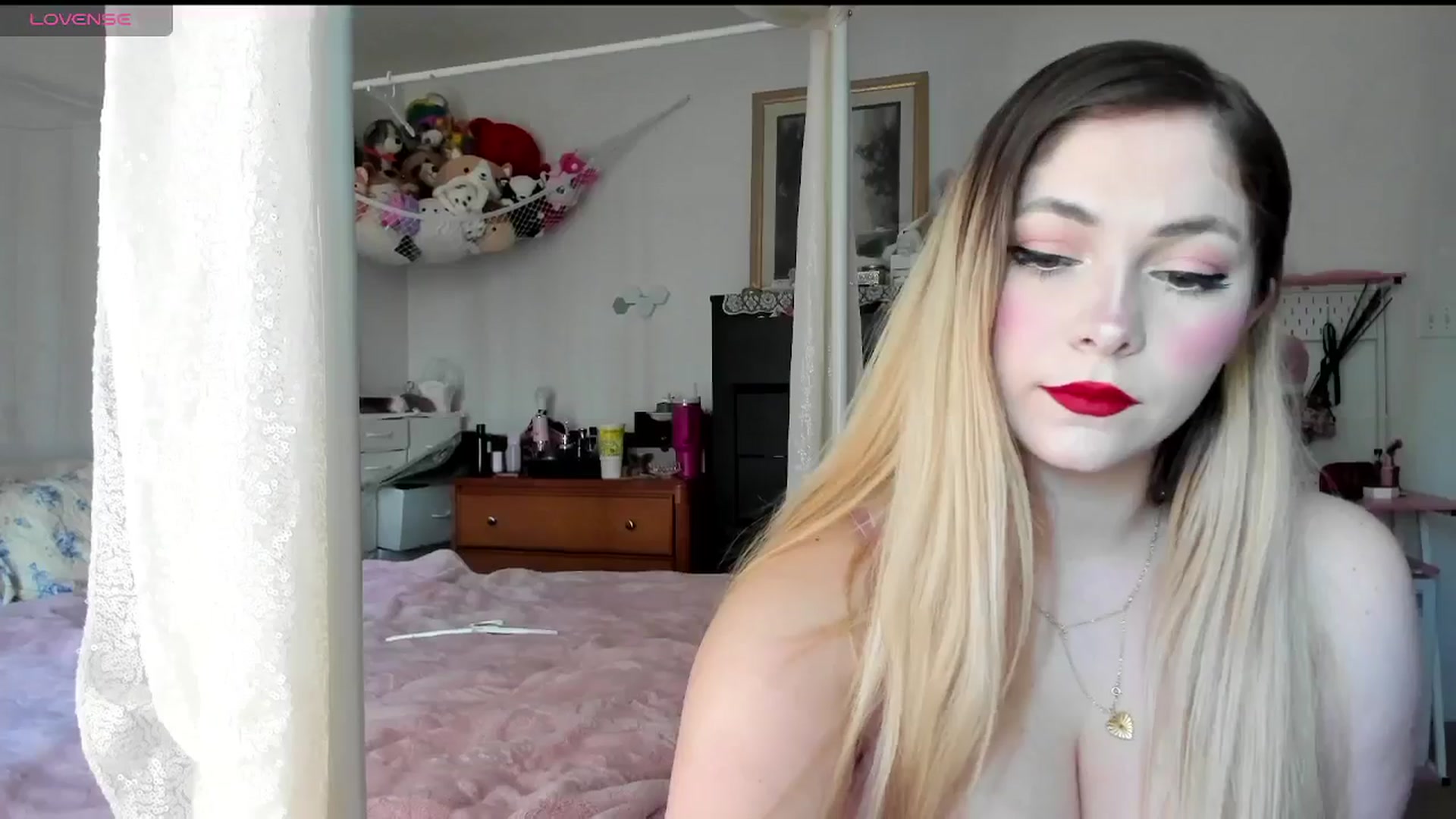 Gallery image thumbnail from lolypopbubble's myfreecams stream on, 04/09/2025, 19:36 image 5 of 20