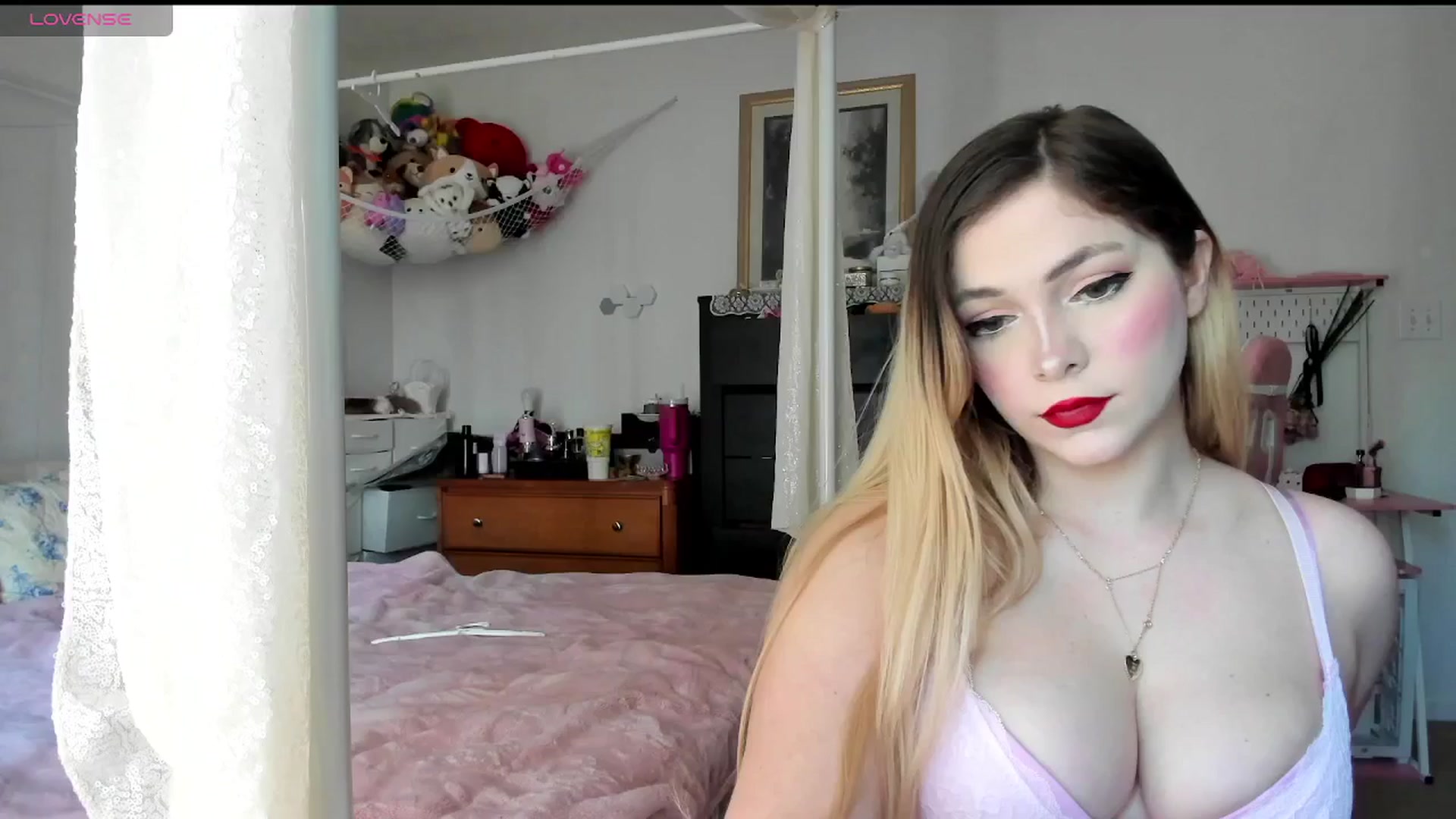 Gallery image thumbnail from lolypopbubble's myfreecams stream on, 04/09/2025, 19:36 image 11 of 20