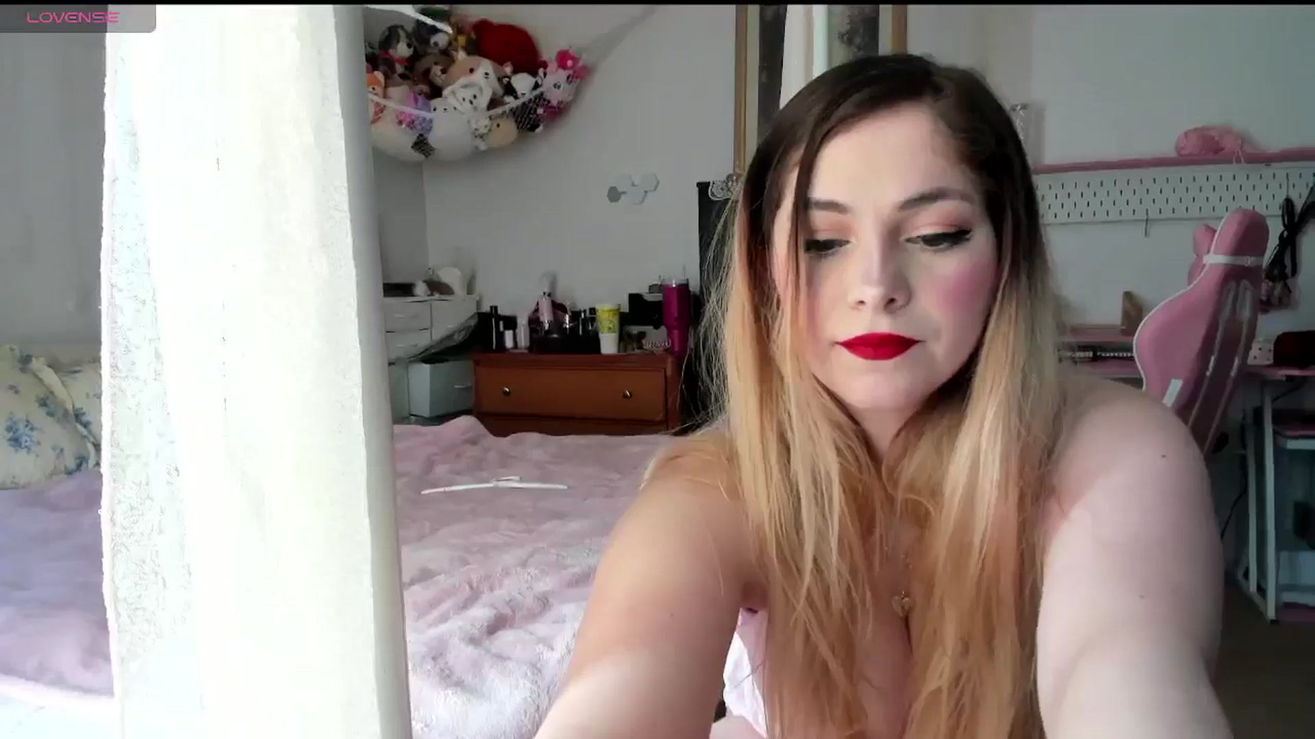 Gallery image thumbnail from lolypopbubble's myfreecams stream on, 04/09/2025, 20:42 image 16 of 20