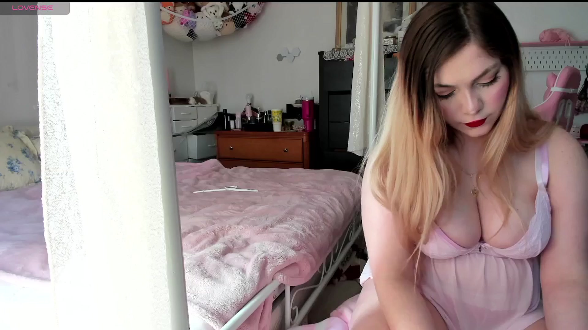 Gallery image thumbnail from lolypopbubble's myfreecams stream on, 04/09/2025, 20:42 image 4 of 20