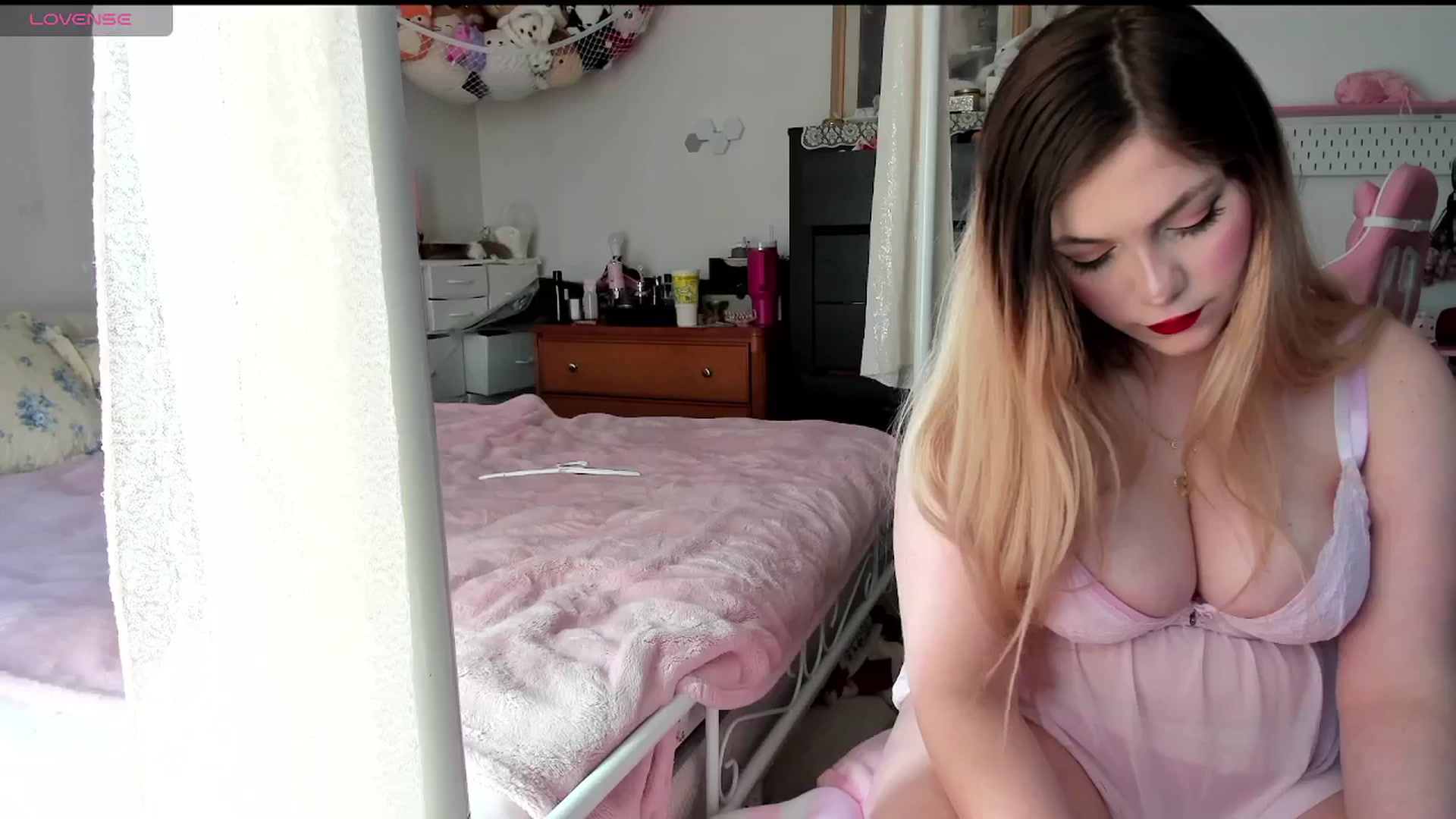 Gallery image thumbnail from lolypopbubble's myfreecams stream on, 04/09/2025, 20:42 image 5 of 20