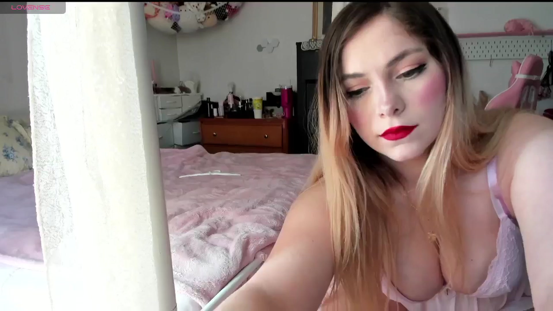 Gallery image thumbnail from lolypopbubble's myfreecams stream on, 04/09/2025, 20:42 image 2 of 20