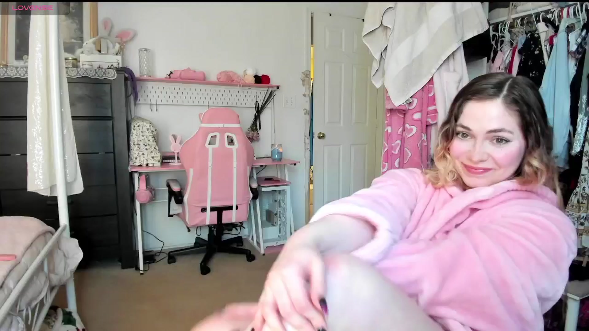 Gallery image thumbnail from lolypopbubble's myfreecams stream on, 04/14/2025, 21:07 image 13 of 20