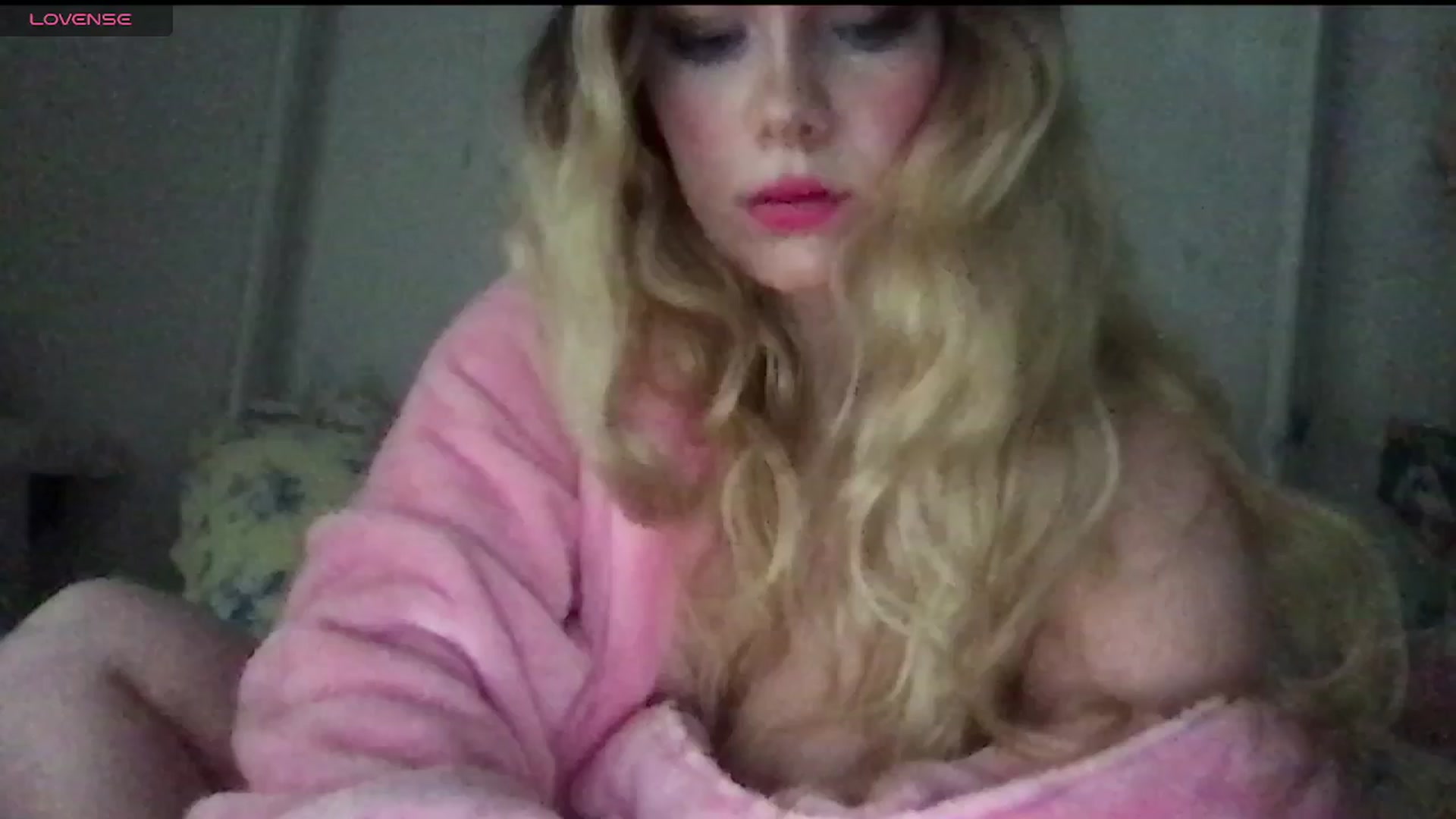 Gallery image thumbnail from lolypopbubble's myfreecams stream on, 04/15/2025, 22:31 image 7 of 20