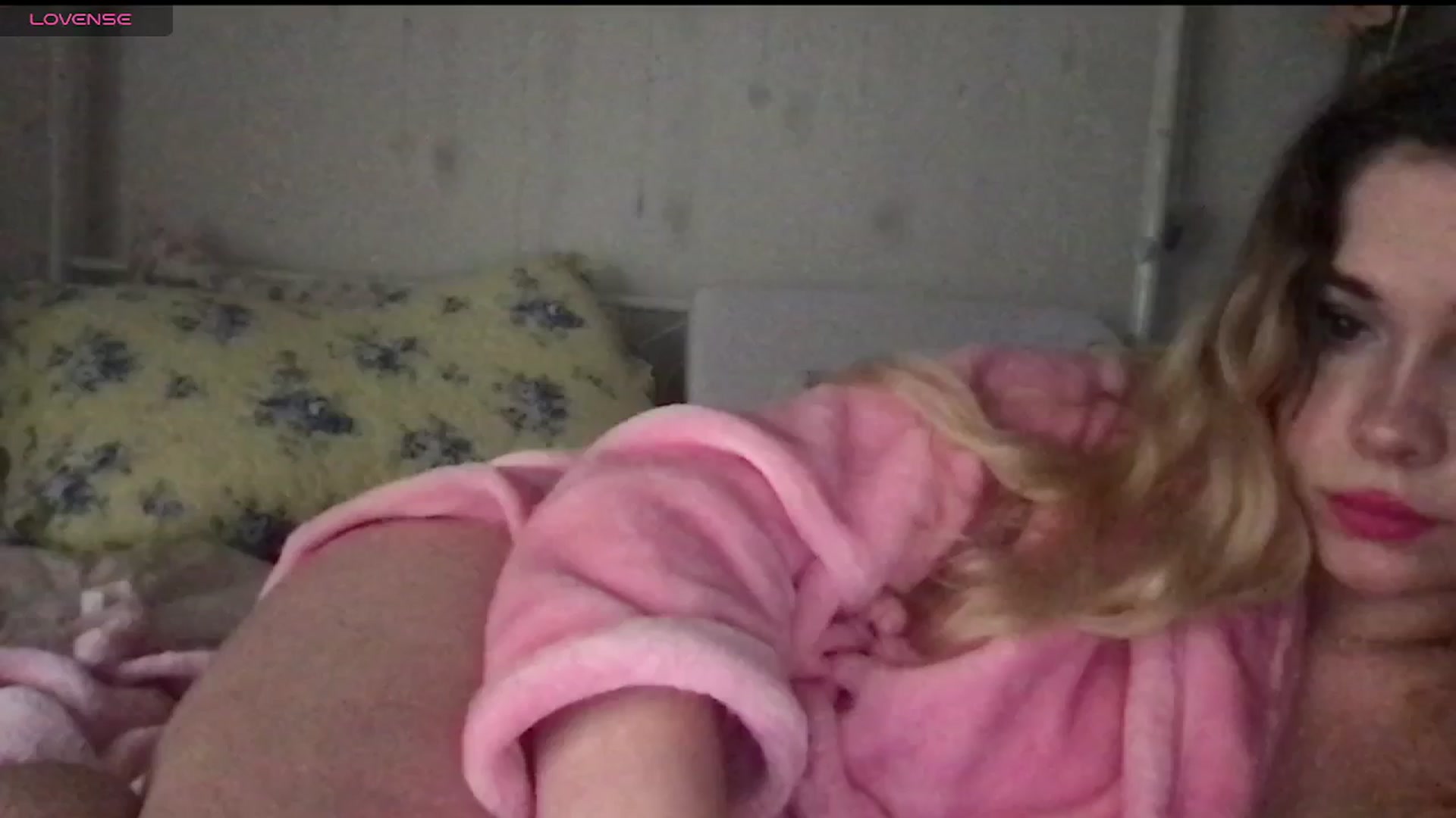Gallery image thumbnail from lolypopbubble's myfreecams stream on, 04/15/2025, 22:31 image 11 of 20