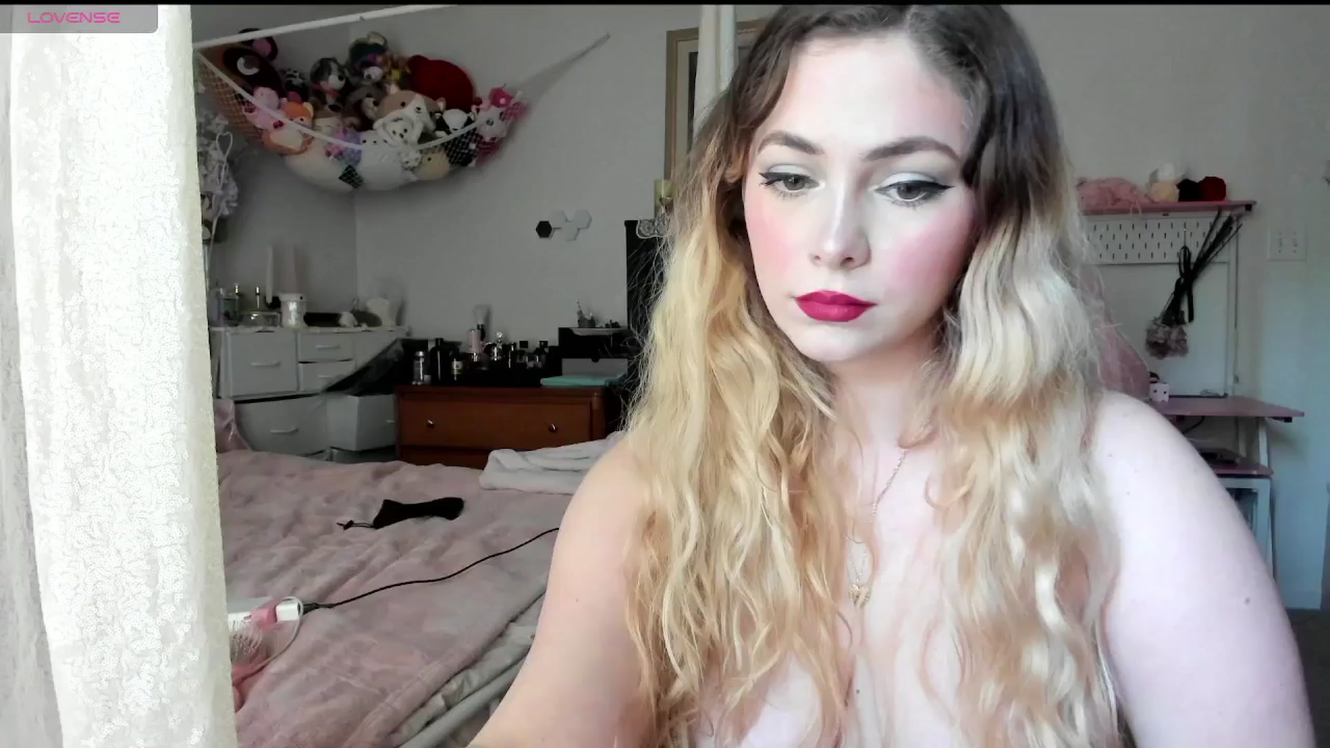 Gallery image thumbnail from lolypopbubble's myfreecams stream on, 04/22/2025, 17:41 image 20 of 20