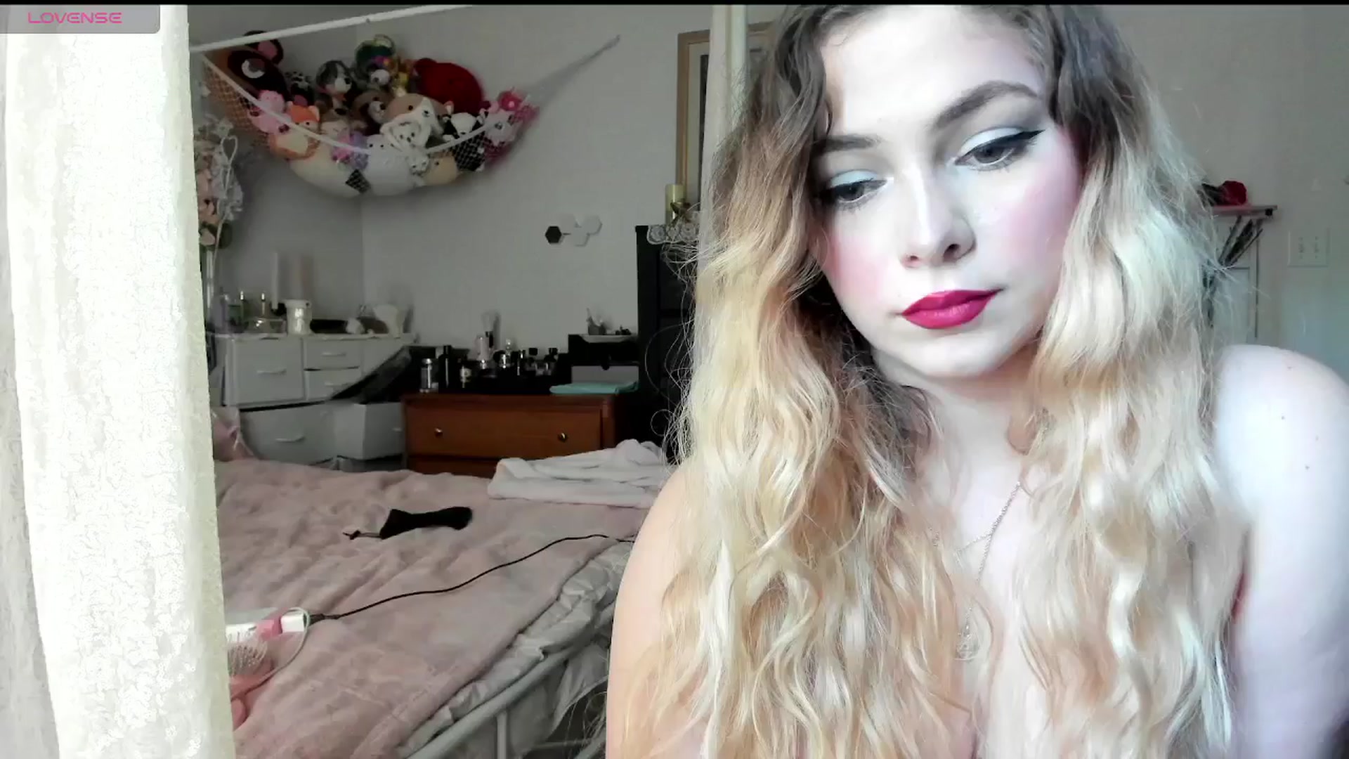 Gallery image thumbnail from lolypopbubble's myfreecams stream on, 04/22/2025, 17:41 image 19 of 20