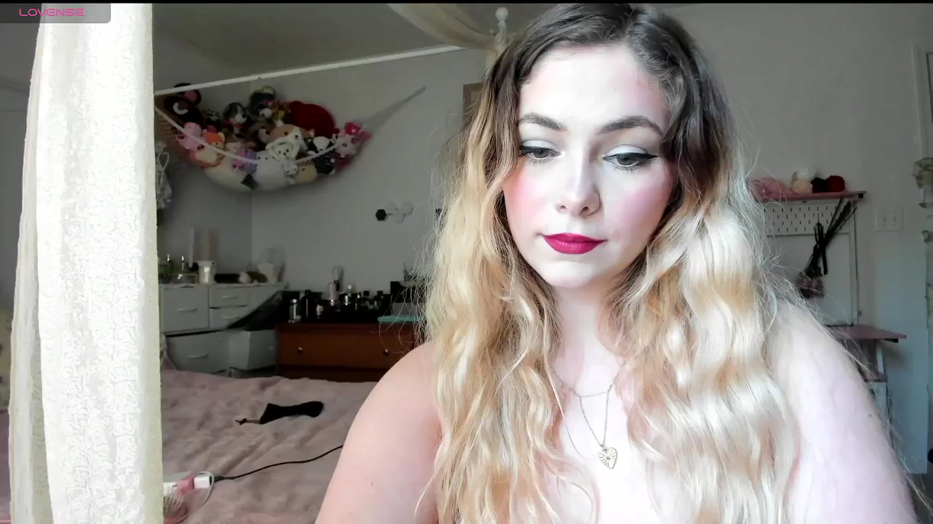 Gallery image thumbnail from lolypopbubble's myfreecams stream on, 04/22/2025, 18:42 image 7 of 20
