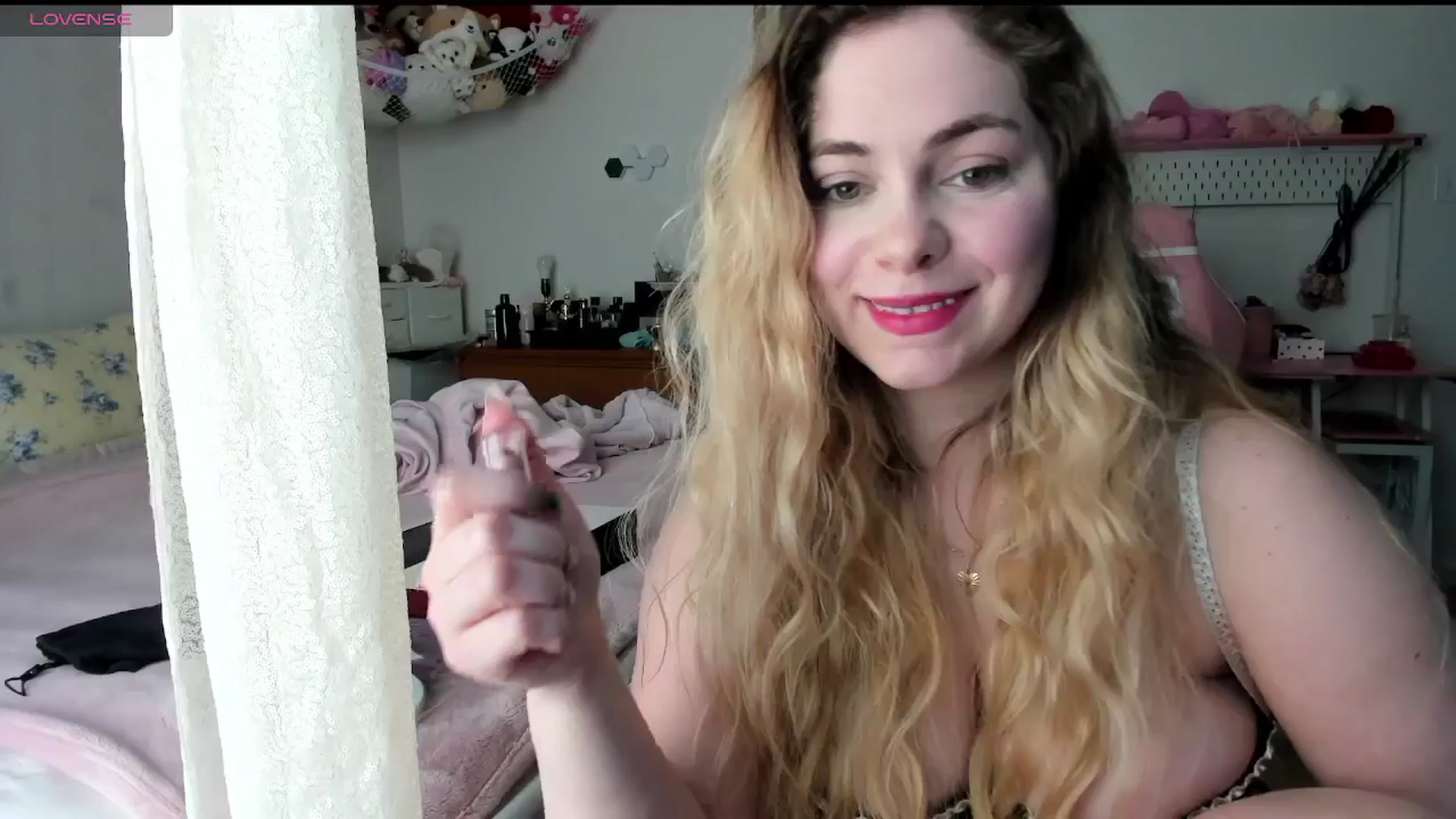 Gallery image thumbnail from lolypopbubble's myfreecams stream on, 04/24/2025, 20:53 image 16 of 20