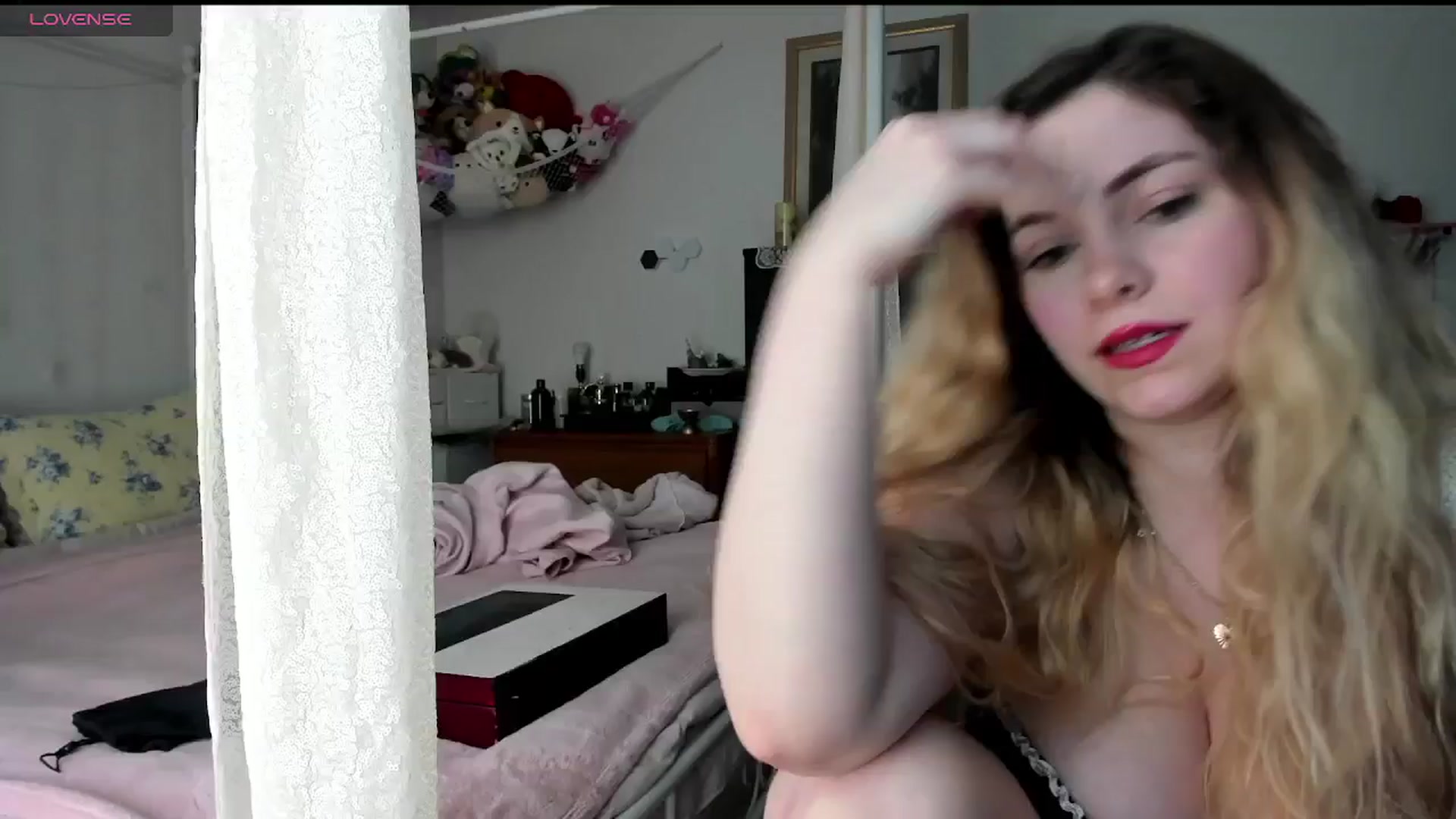 Gallery image thumbnail from lolypopbubble's myfreecams stream on, 04/24/2025, 20:53 image 6 of 20