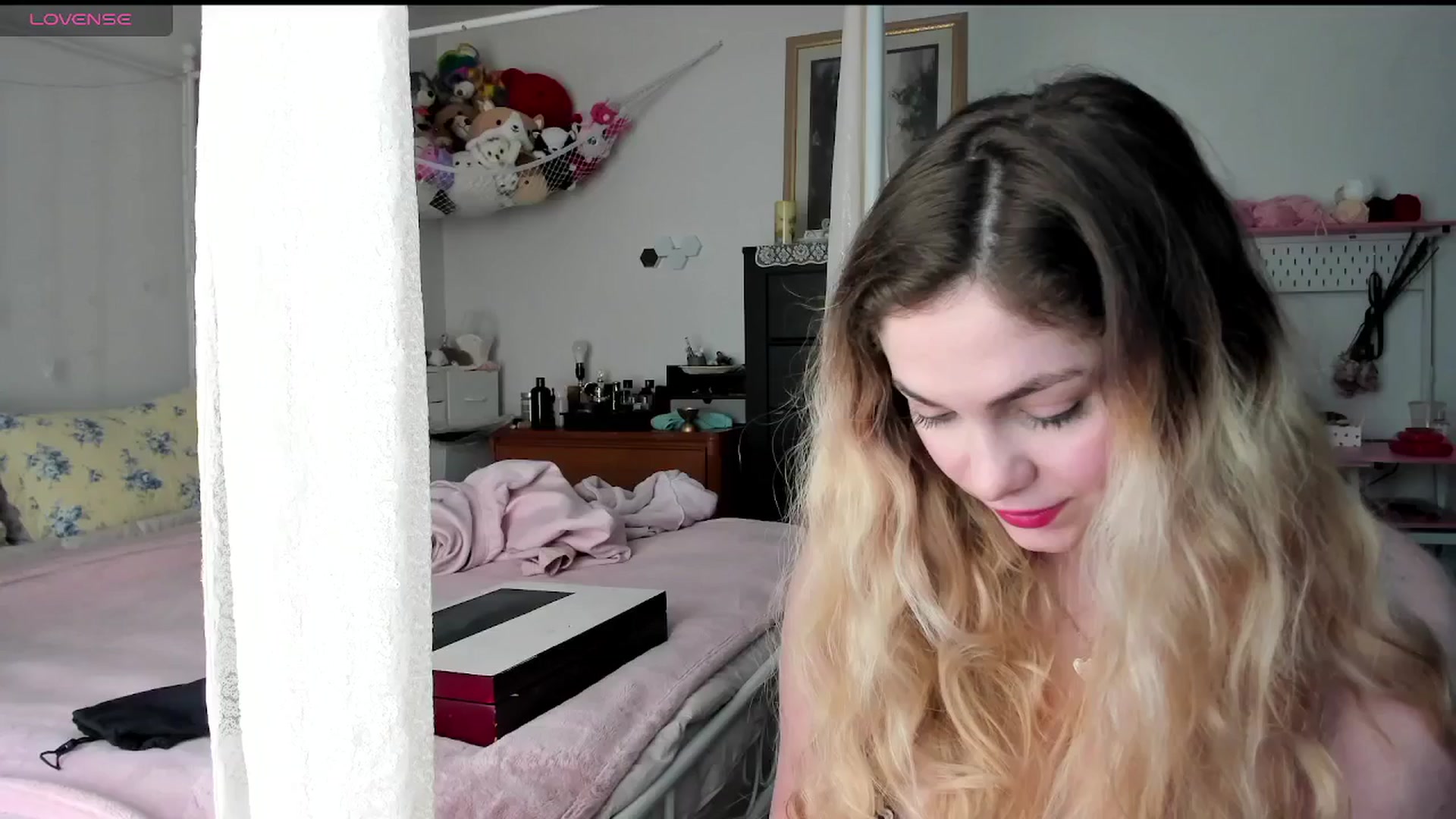Gallery image thumbnail from lolypopbubble's myfreecams stream on, 04/24/2025, 20:53 image 5 of 20