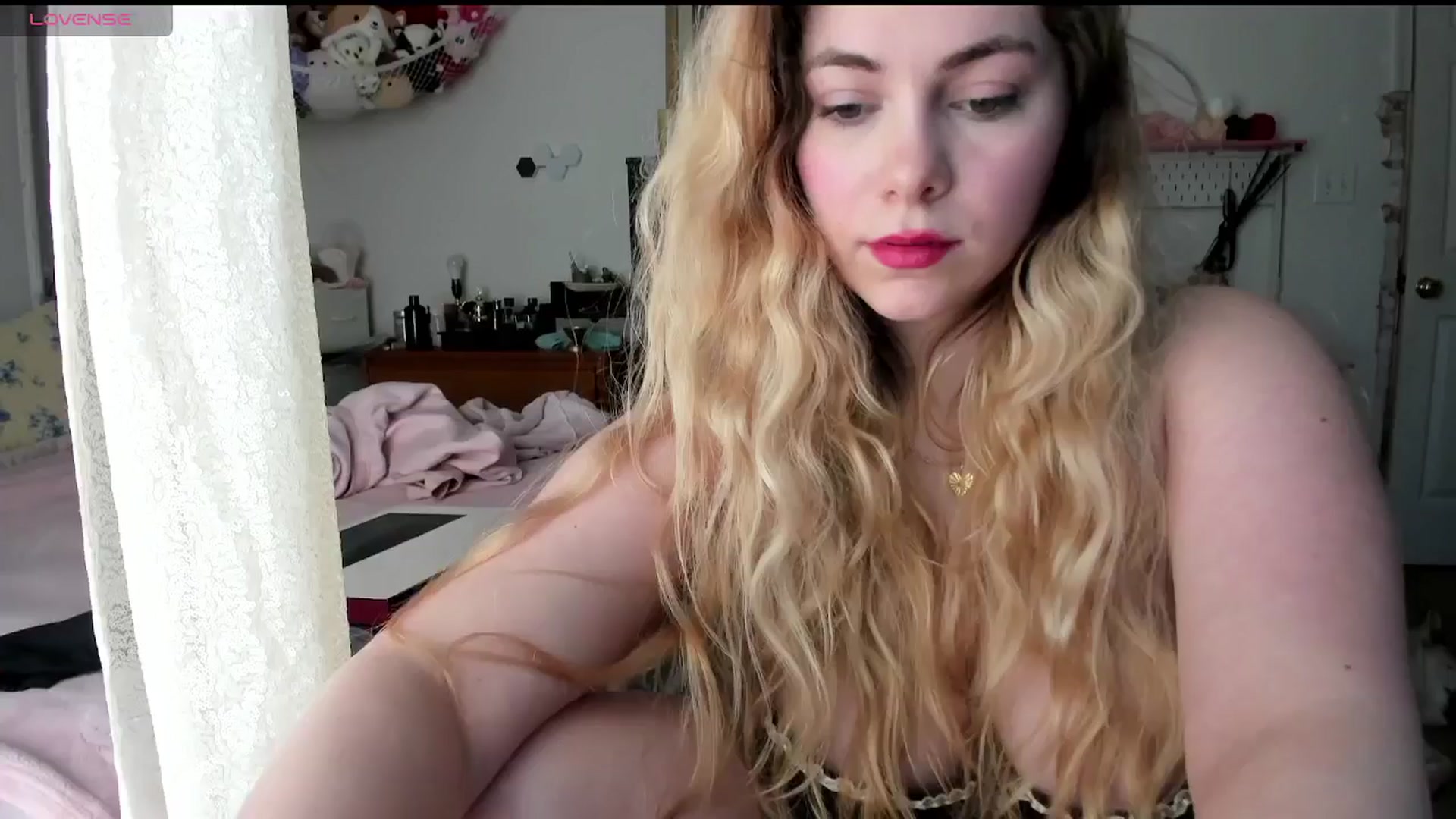 Gallery image thumbnail from lolypopbubble's myfreecams stream on, 04/24/2025, 20:53 image 13 of 20