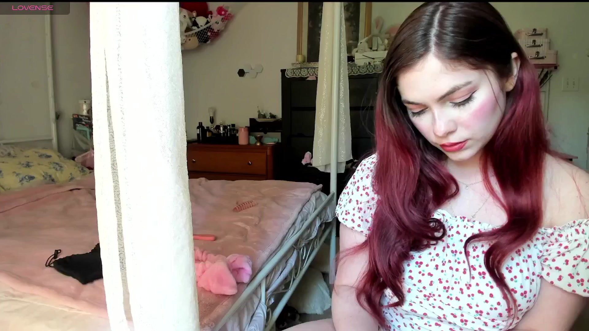 Gallery image thumbnail from lolypopbubble's myfreecams stream on, 05/02/2025, 20:20 image 14 of 20