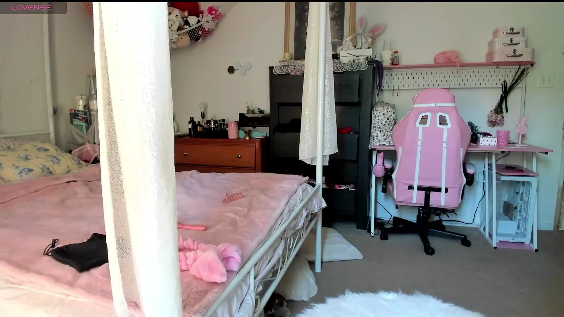 Gallery image thumbnail from lolypopbubble's myfreecams stream on, 05/02/2025, 20:20 image 11 of 20