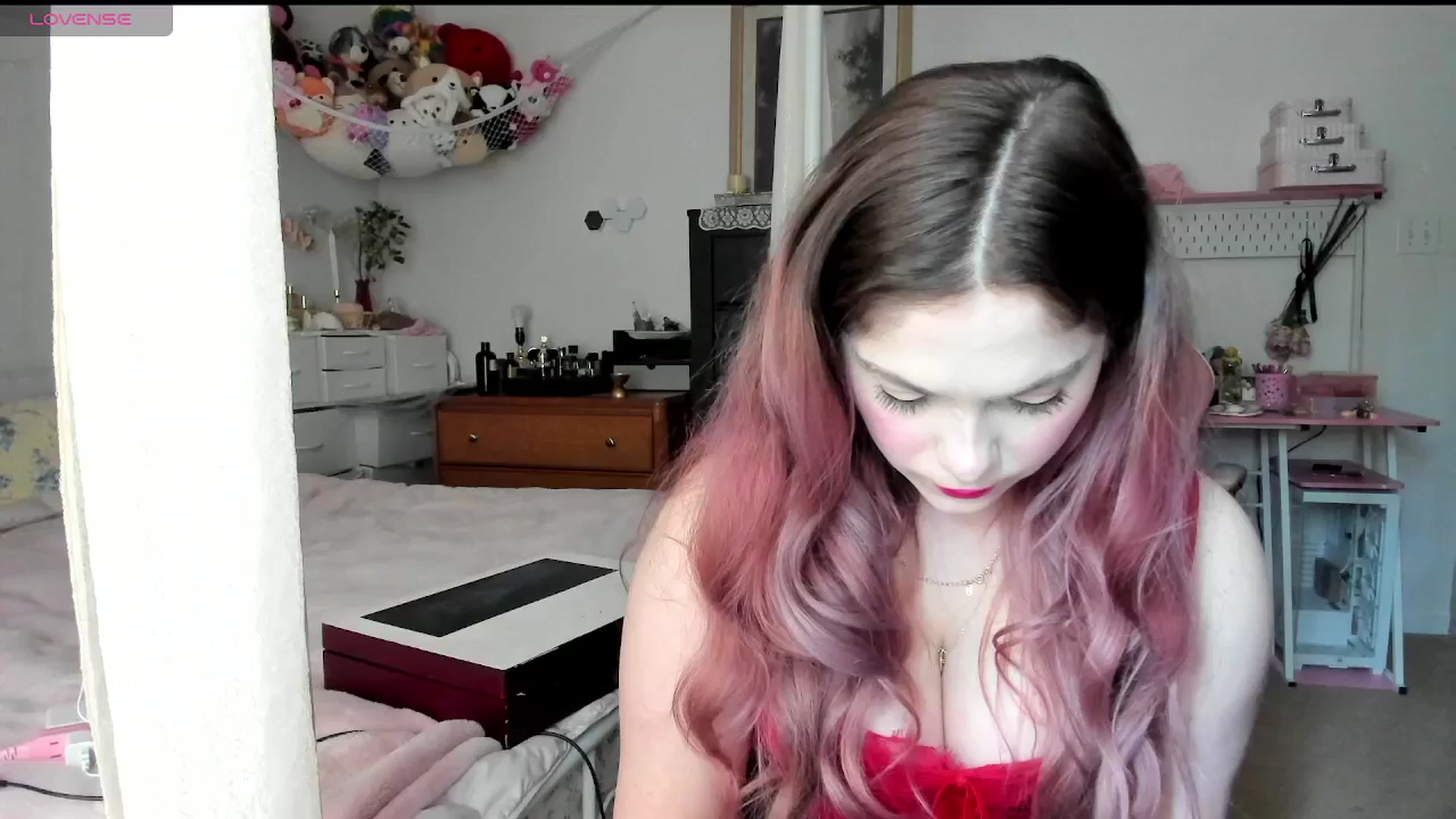 Gallery image thumbnail from lolypopbubble's myfreecams stream on, 05/15/2025, 16:54 image 16 of 20
