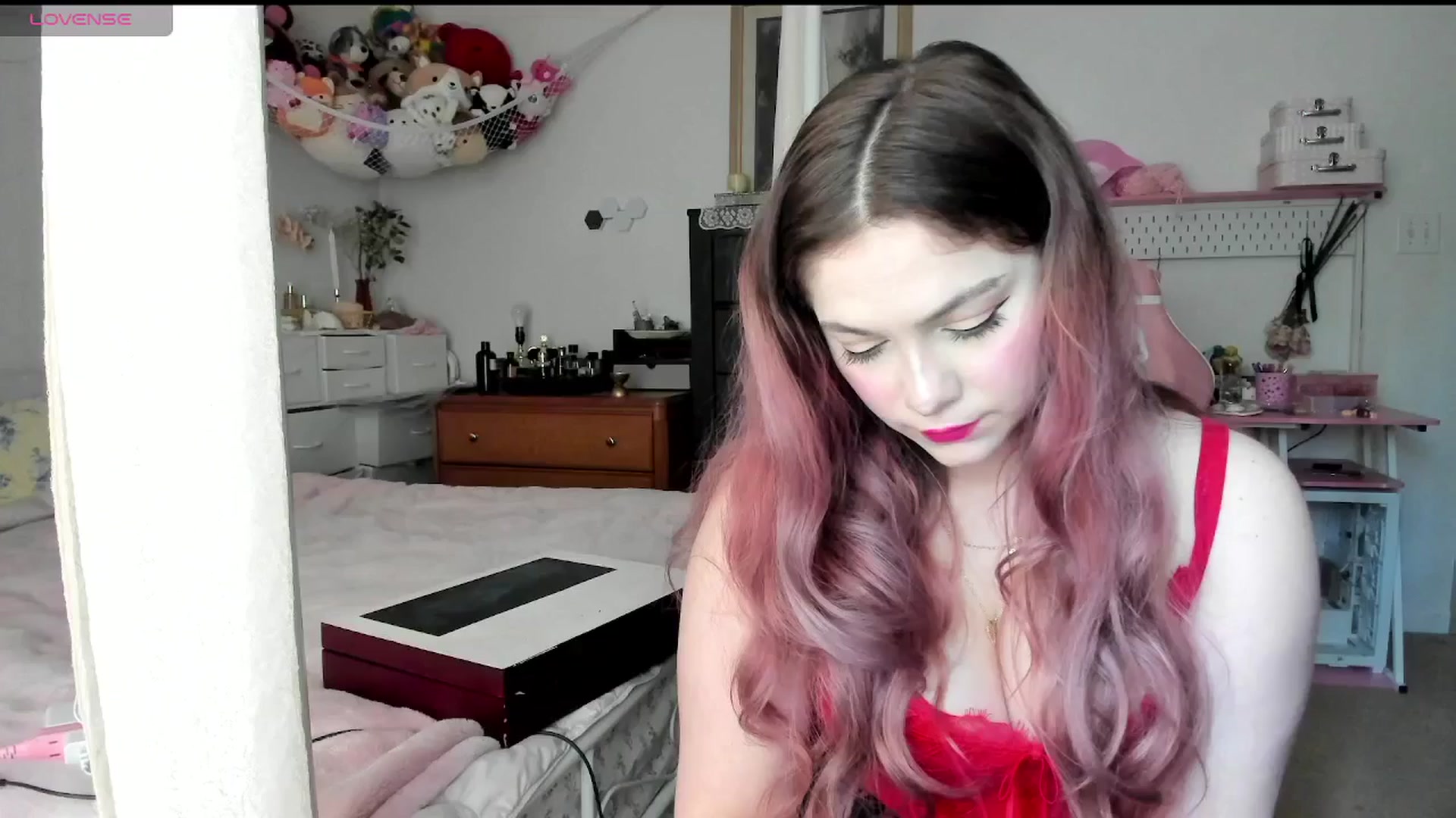 Gallery image thumbnail from lolypopbubble's myfreecams stream on, 05/15/2025, 16:54 image 18 of 20