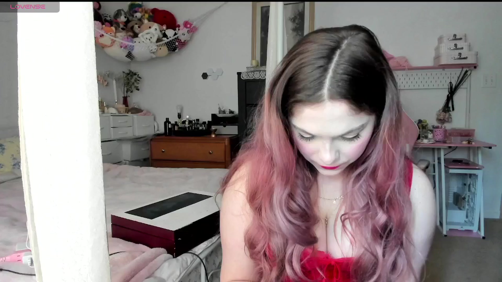 Gallery image thumbnail from lolypopbubble's myfreecams stream on, 05/15/2025, 16:54 image 17 of 20