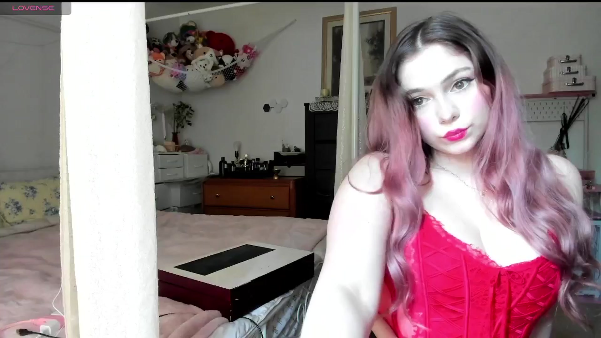 Gallery image thumbnail from lolypopbubble's myfreecams stream on, 05/15/2025, 17:49 image 15 of 20