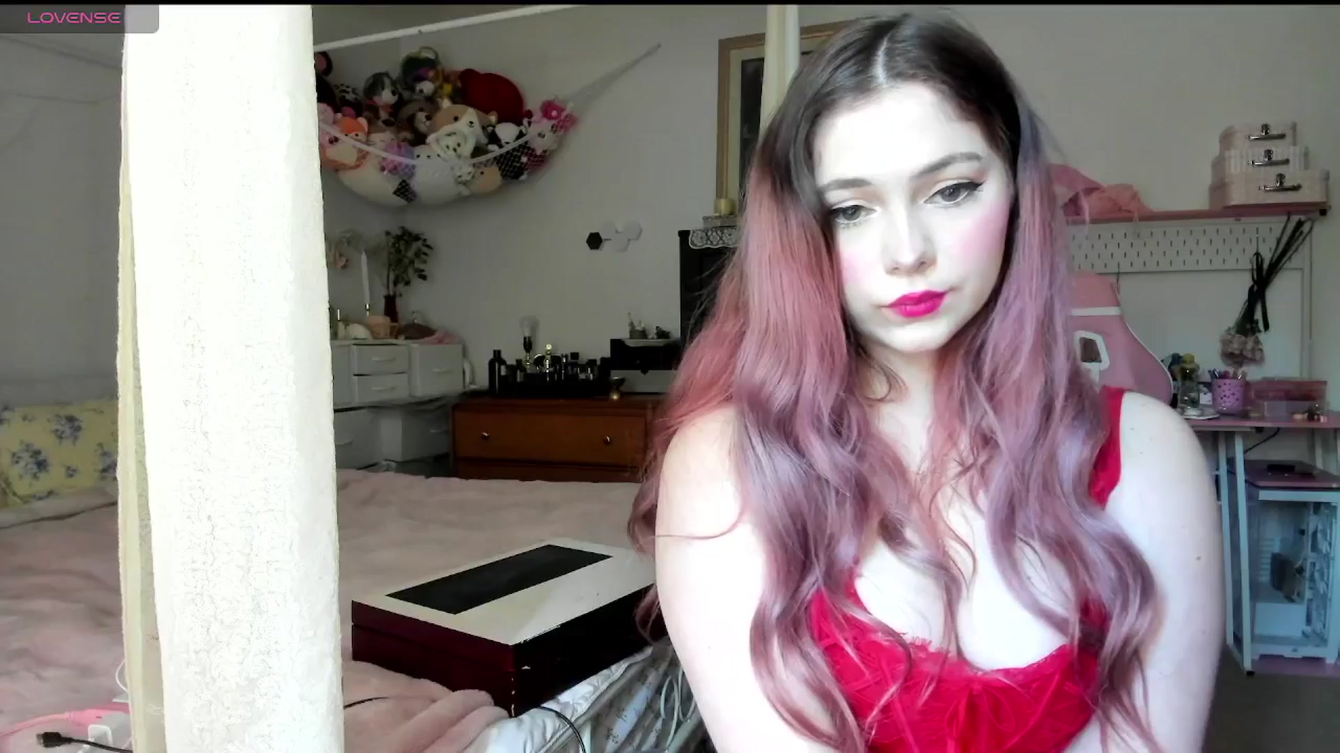 Gallery image thumbnail from lolypopbubble's myfreecams stream on, 05/15/2025, 17:49 image 9 of 20