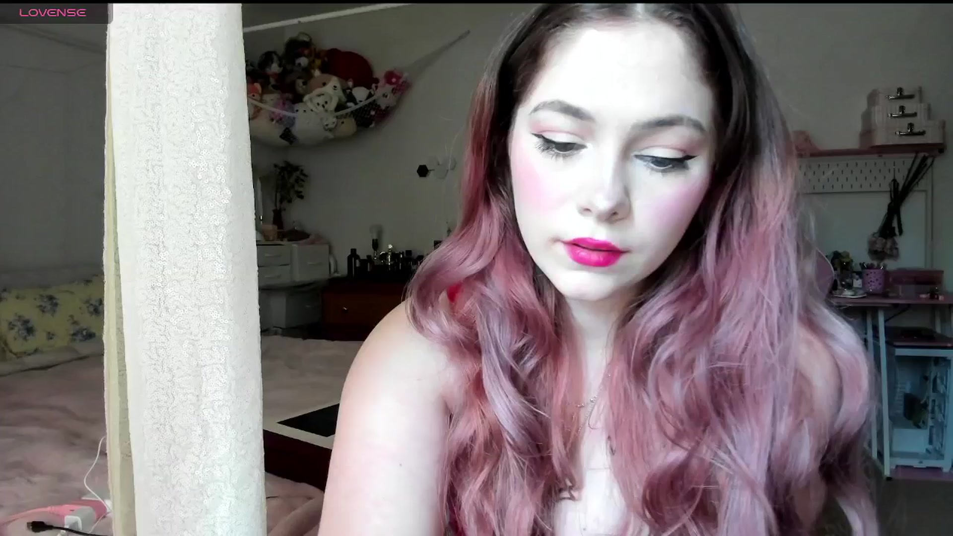 Gallery image thumbnail from lolypopbubble's myfreecams stream on, 05/15/2025, 17:49 image 18 of 20