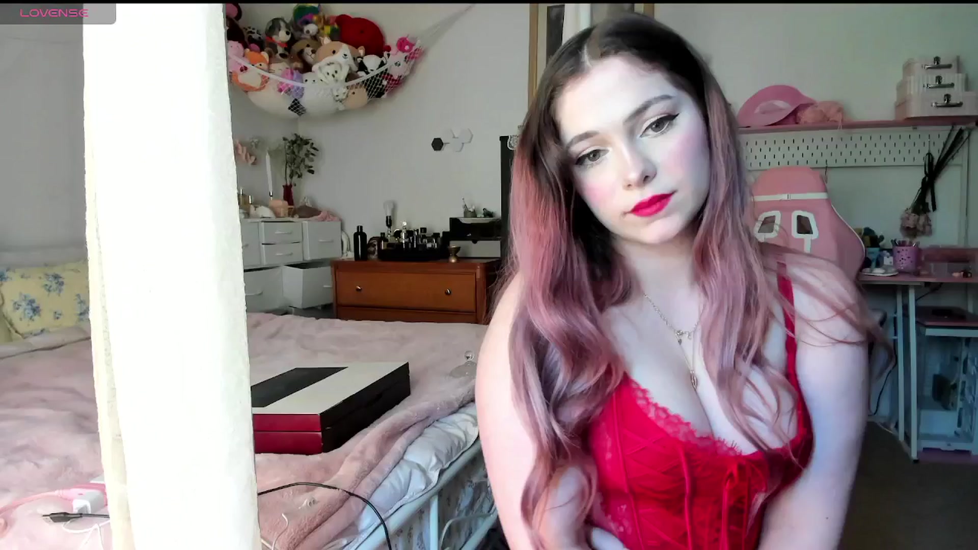 Gallery image thumbnail from lolypopbubble's myfreecams stream on, 05/15/2025, 20:24 image 18 of 20