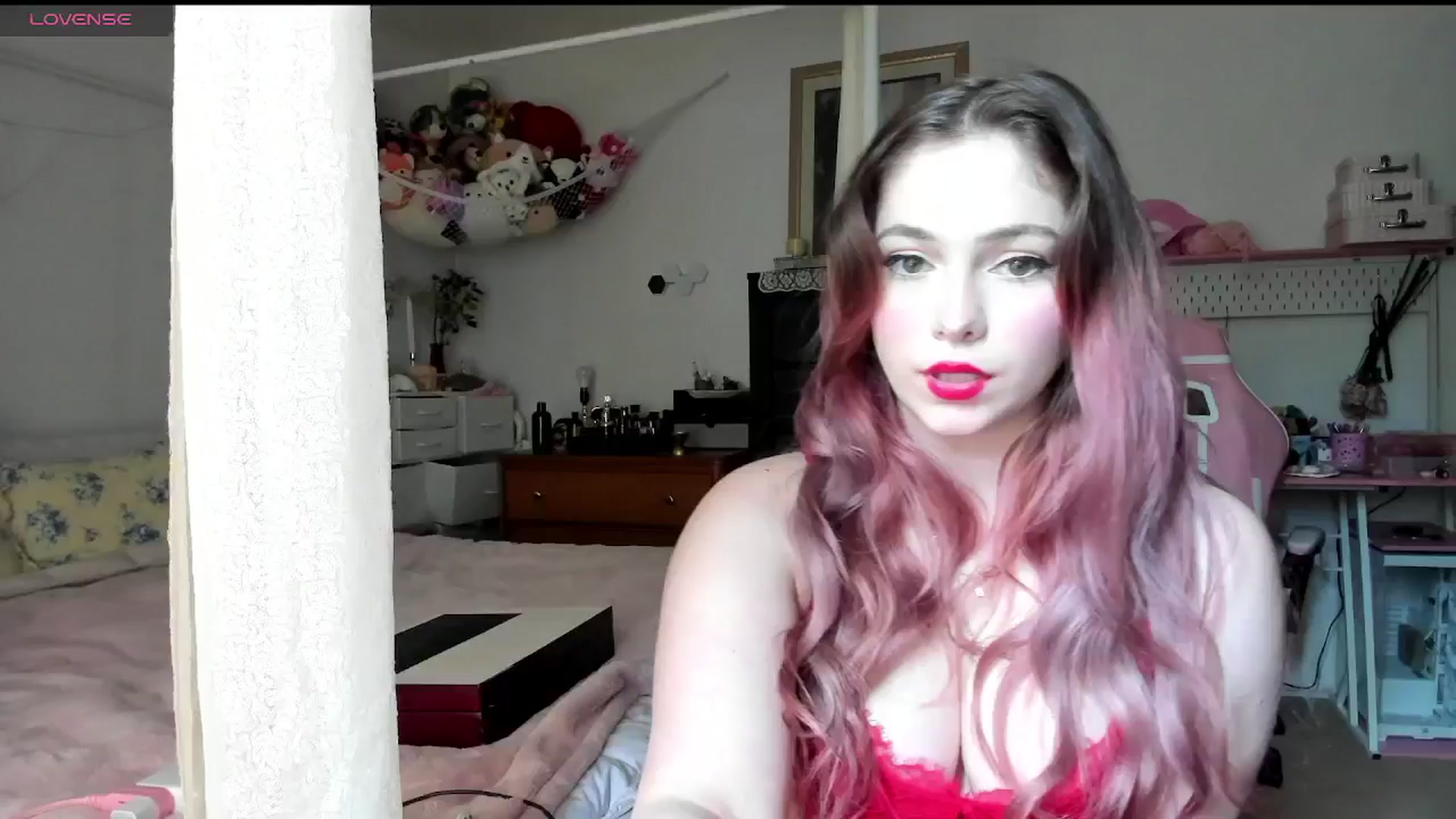 Gallery image thumbnail from lolypopbubble's myfreecams stream on, 05/15/2025, 20:24 image 1 of 20