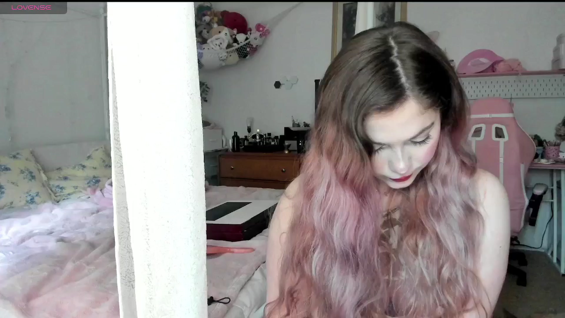 Gallery image thumbnail from lolypopbubble's myfreecams stream on, 05/16/2025, 20:43 image 15 of 20