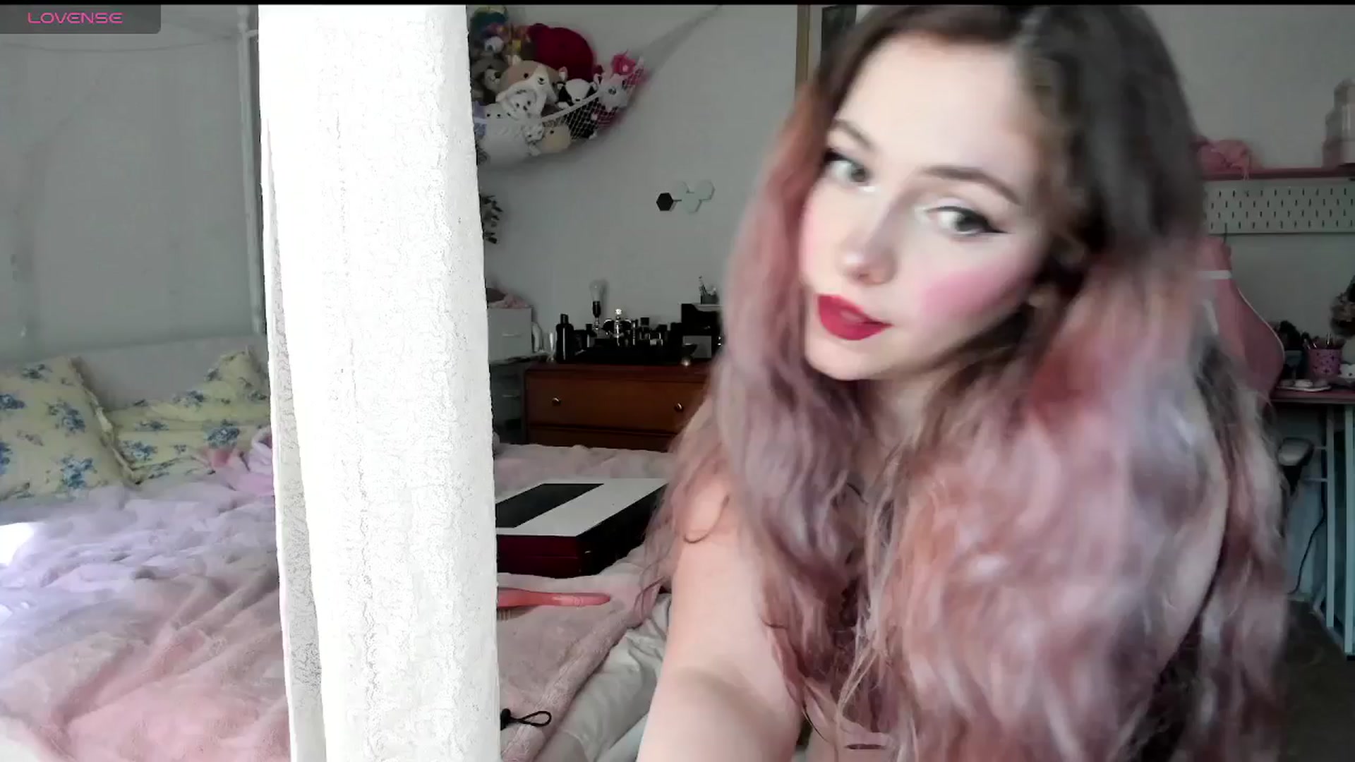 Gallery image thumbnail from lolypopbubble's myfreecams stream on, 05/16/2025, 20:43 image 18 of 20