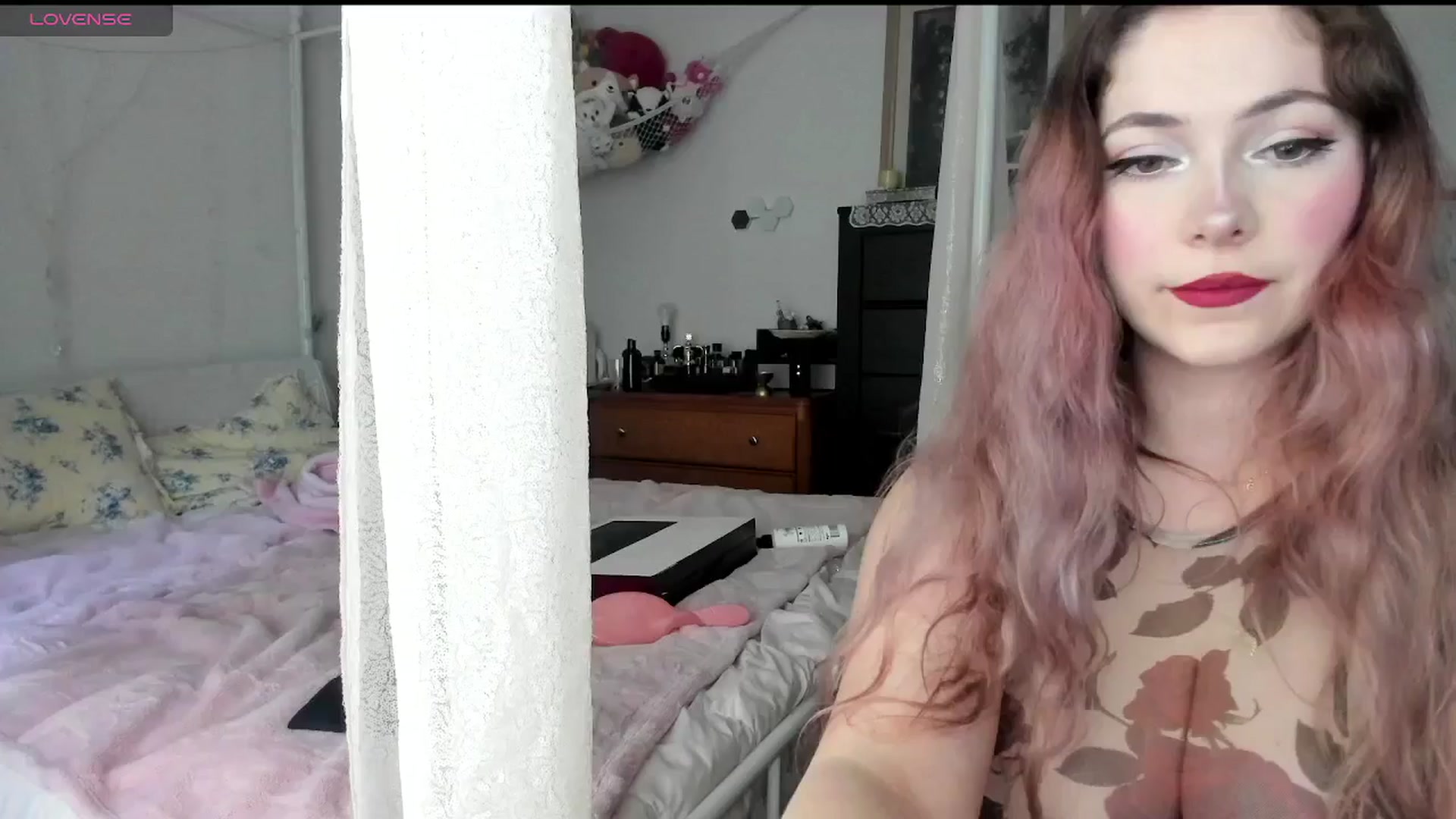 Gallery image thumbnail from lolypopbubble's myfreecams stream on, 05/16/2025, 20:43 image 2 of 20