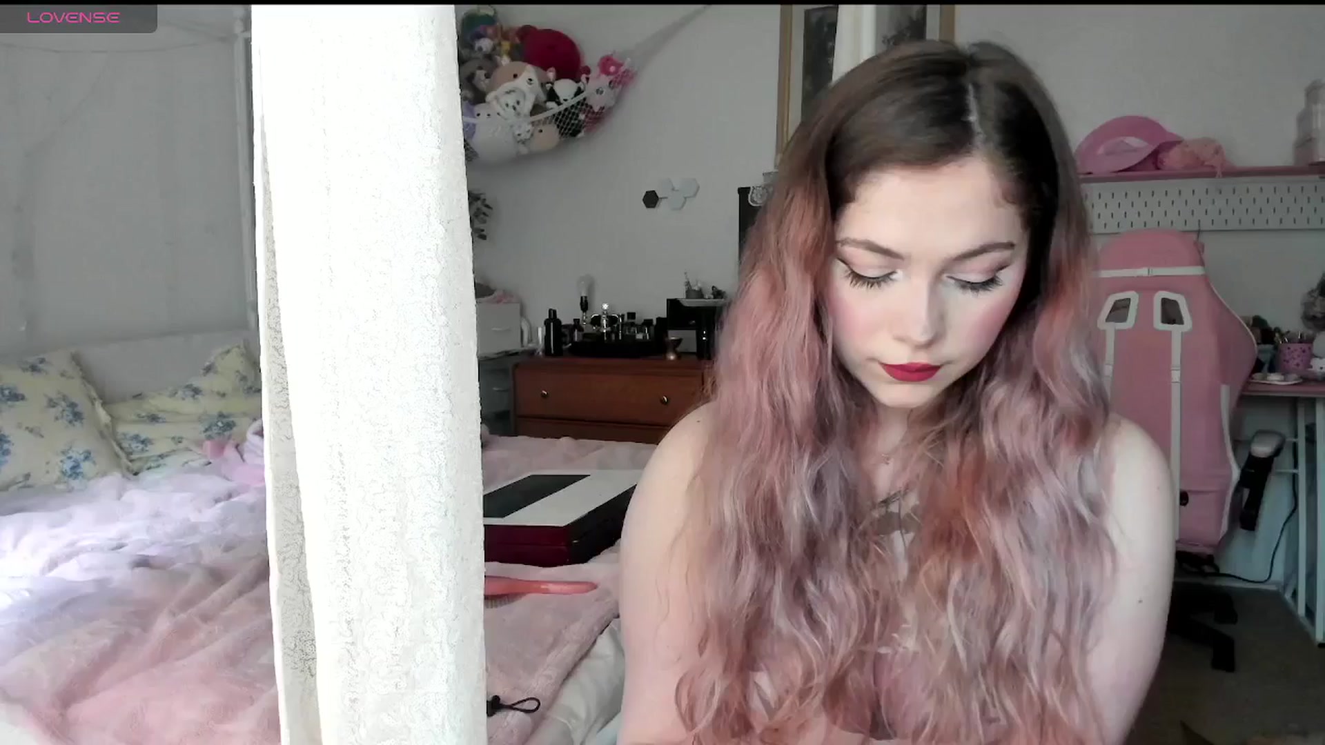 Gallery image thumbnail from lolypopbubble's myfreecams stream on, 05/16/2025, 20:43 image 16 of 20