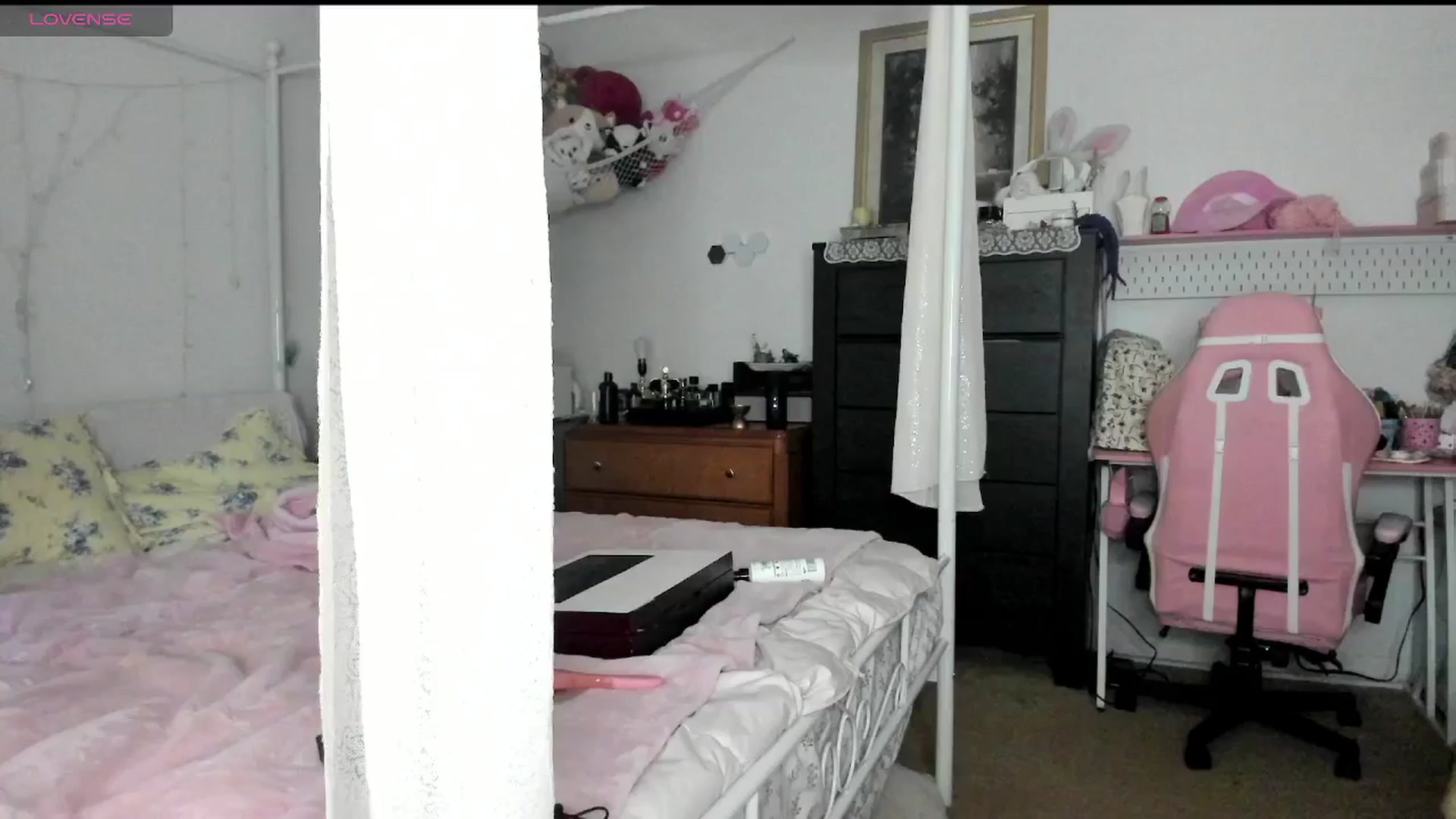 Gallery image thumbnail from lolypopbubble's myfreecams stream on, 05/16/2025, 20:43 image 10 of 20
