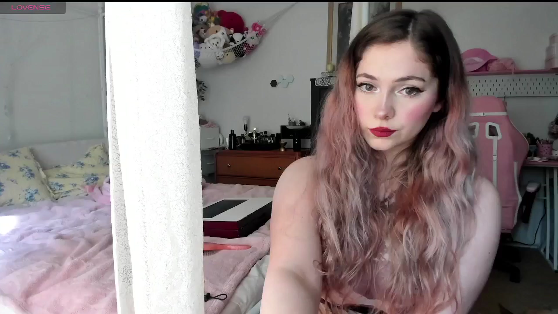 Gallery image thumbnail from lolypopbubble's myfreecams stream on, 05/16/2025, 20:43 image 17 of 20