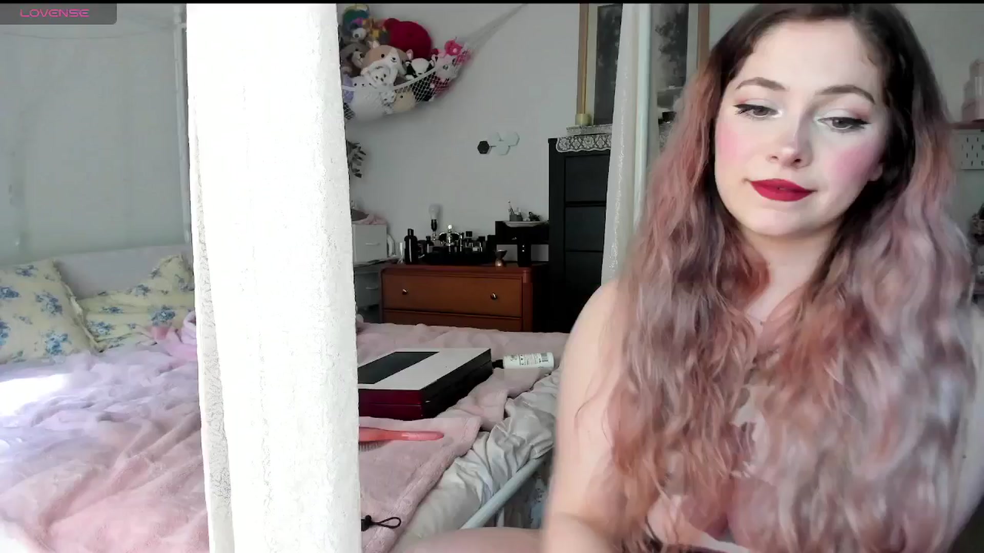 Gallery image thumbnail from lolypopbubble's myfreecams stream on, 05/16/2025, 20:43 image 20 of 20