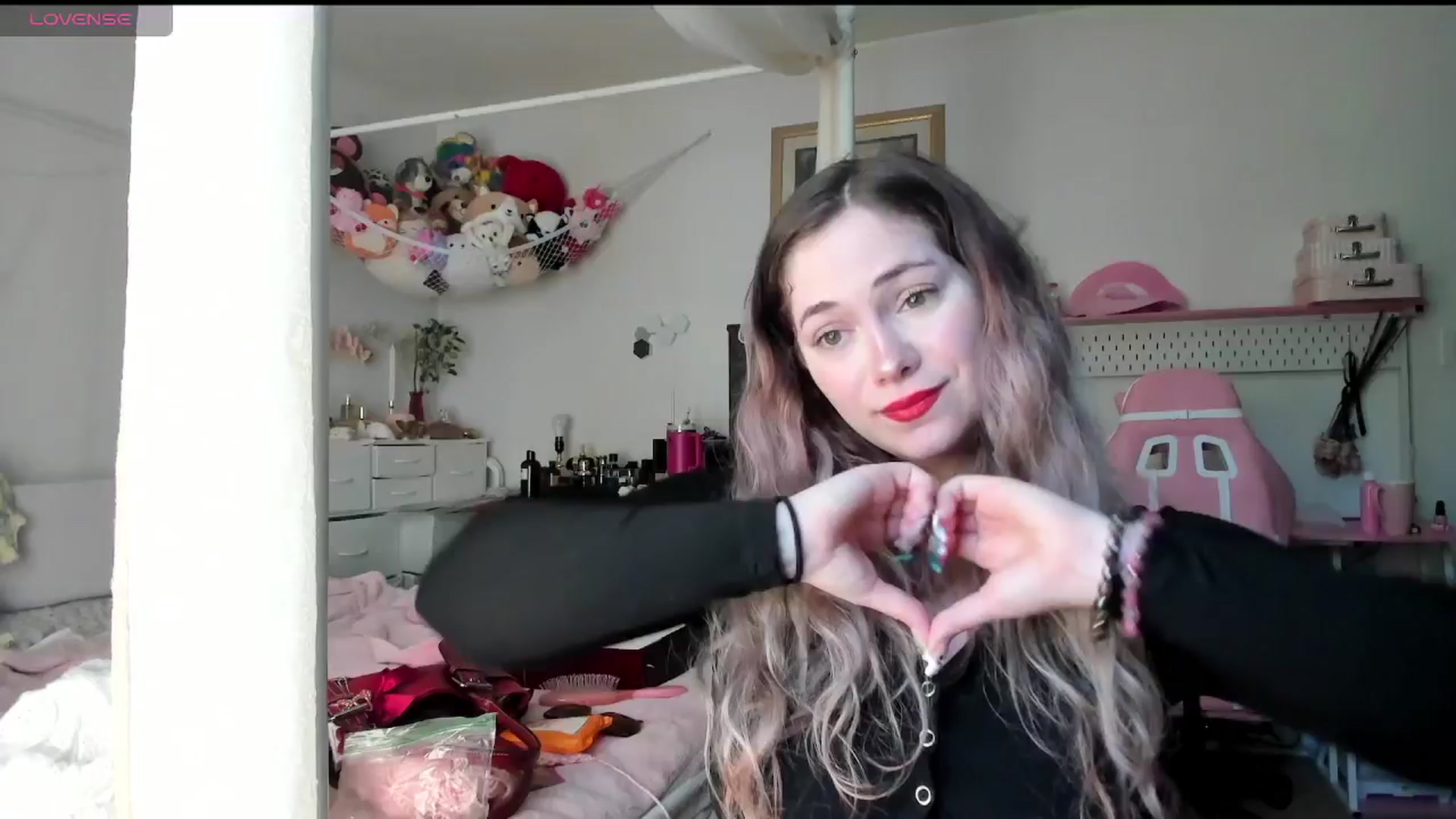 Gallery image thumbnail from lolypopbubble's myfreecams stream on, 05/19/2025, 20:05 image 20 of 20