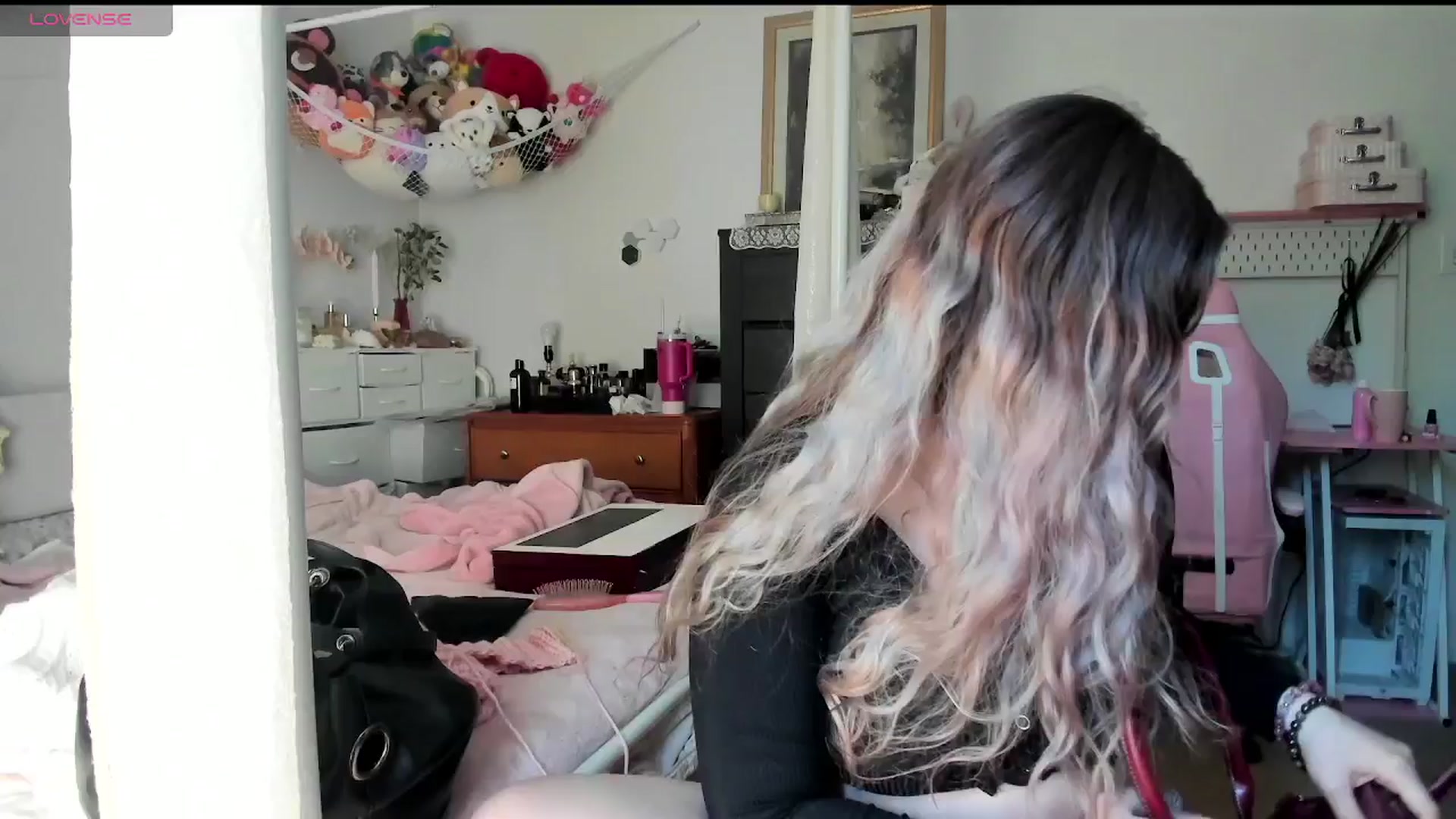 Gallery image thumbnail from lolypopbubble's myfreecams stream on, 05/19/2025, 20:05 image 7 of 20