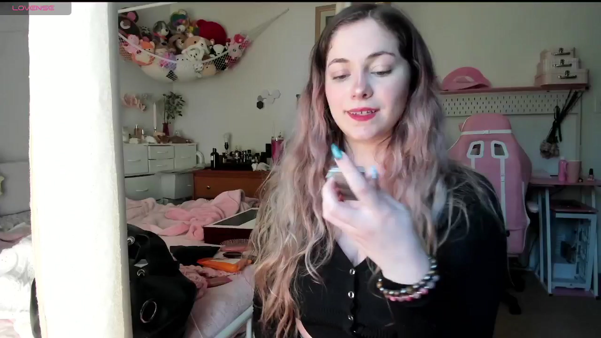 Gallery image thumbnail from lolypopbubble's myfreecams stream on, 05/19/2025, 20:05 image 10 of 20