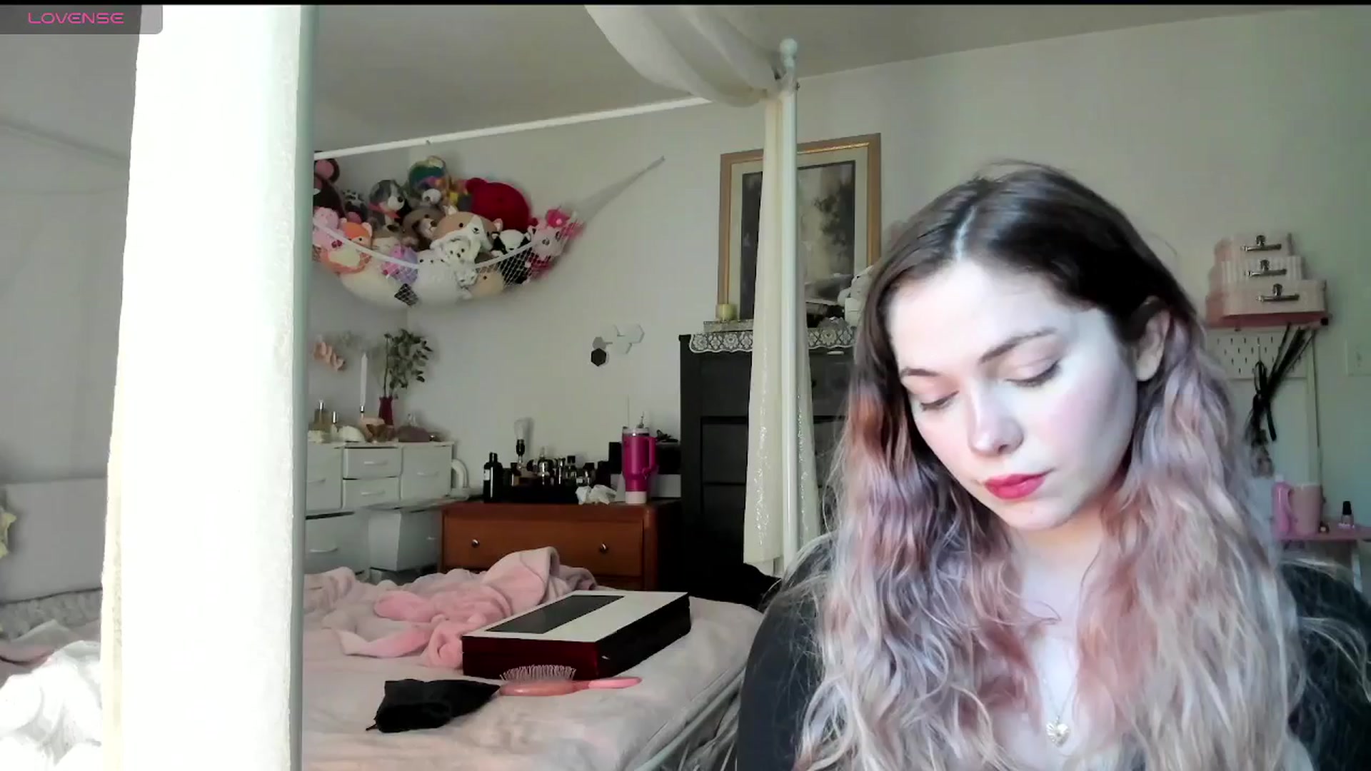Gallery image thumbnail from lolypopbubble's myfreecams stream on, 05/19/2025, 20:05 image 3 of 20