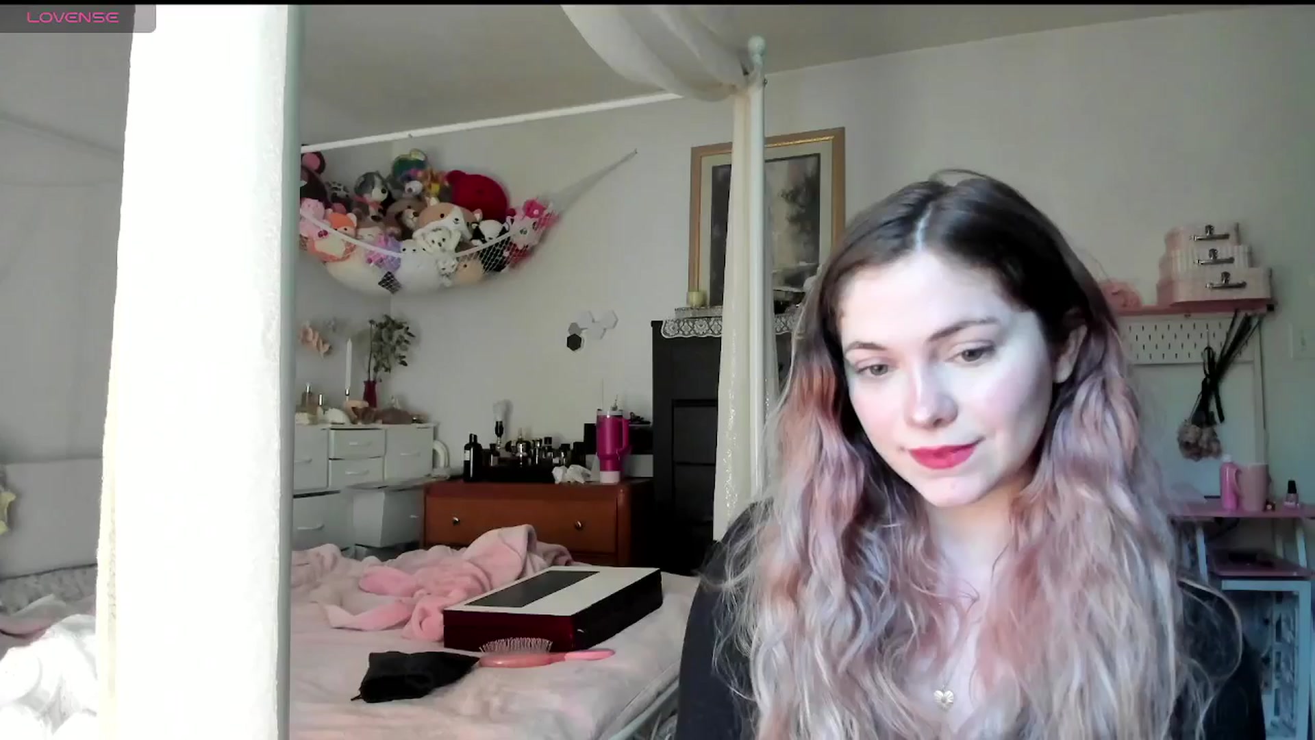 Gallery image thumbnail from lolypopbubble's myfreecams stream on, 05/19/2025, 20:05 image 4 of 20