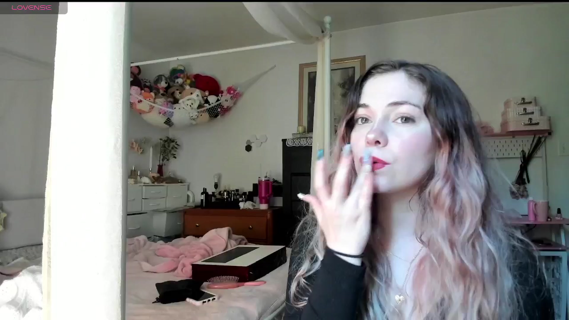 Gallery image thumbnail from lolypopbubble's myfreecams stream on, 05/19/2025, 20:05 image 1 of 20