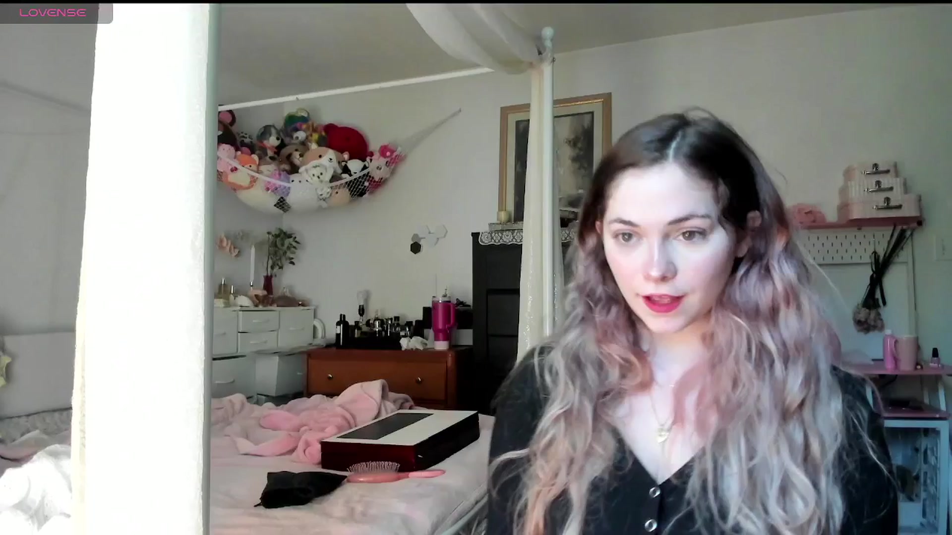 Gallery image thumbnail from lolypopbubble's myfreecams stream on, 05/19/2025, 20:05 image 2 of 20