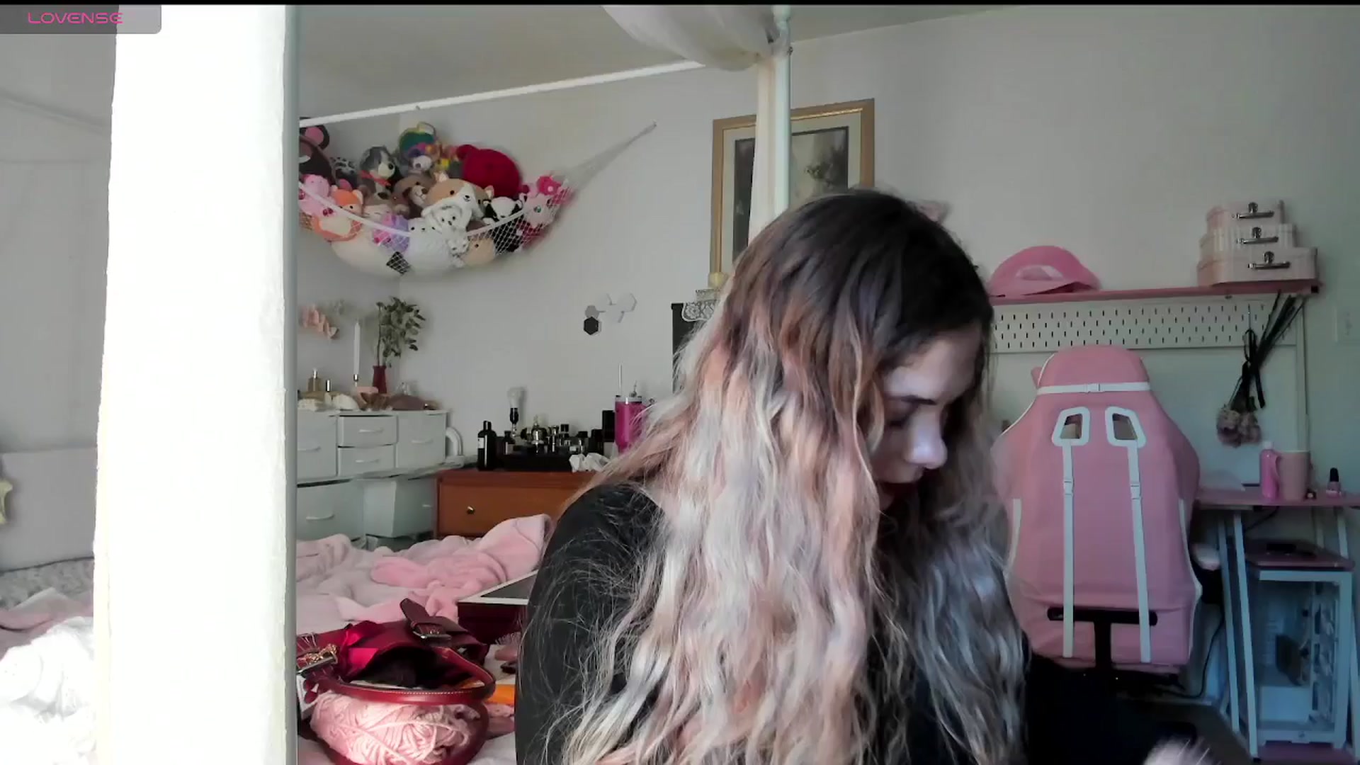 Gallery image thumbnail from lolypopbubble's myfreecams stream on, 05/19/2025, 20:05 image 16 of 20