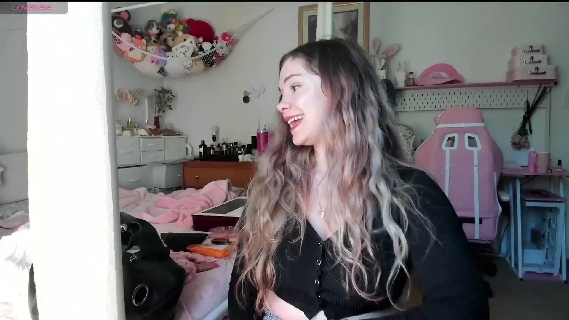 Gallery image thumbnail from lolypopbubble's myfreecams stream on, 05/19/2025, 20:05 image 11 of 20