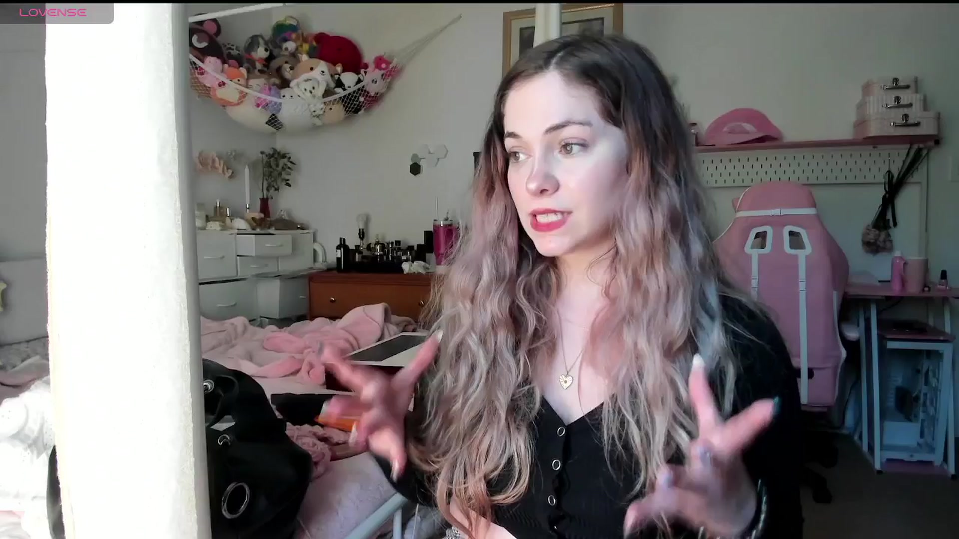 Gallery image thumbnail from lolypopbubble's myfreecams stream on, 05/19/2025, 20:05 image 12 of 20