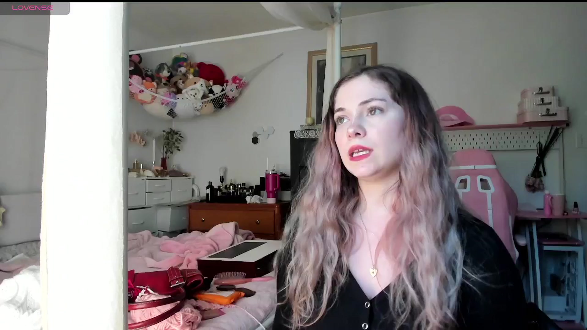 Gallery image thumbnail from lolypopbubble's myfreecams stream on, 05/19/2025, 20:05 image 15 of 20