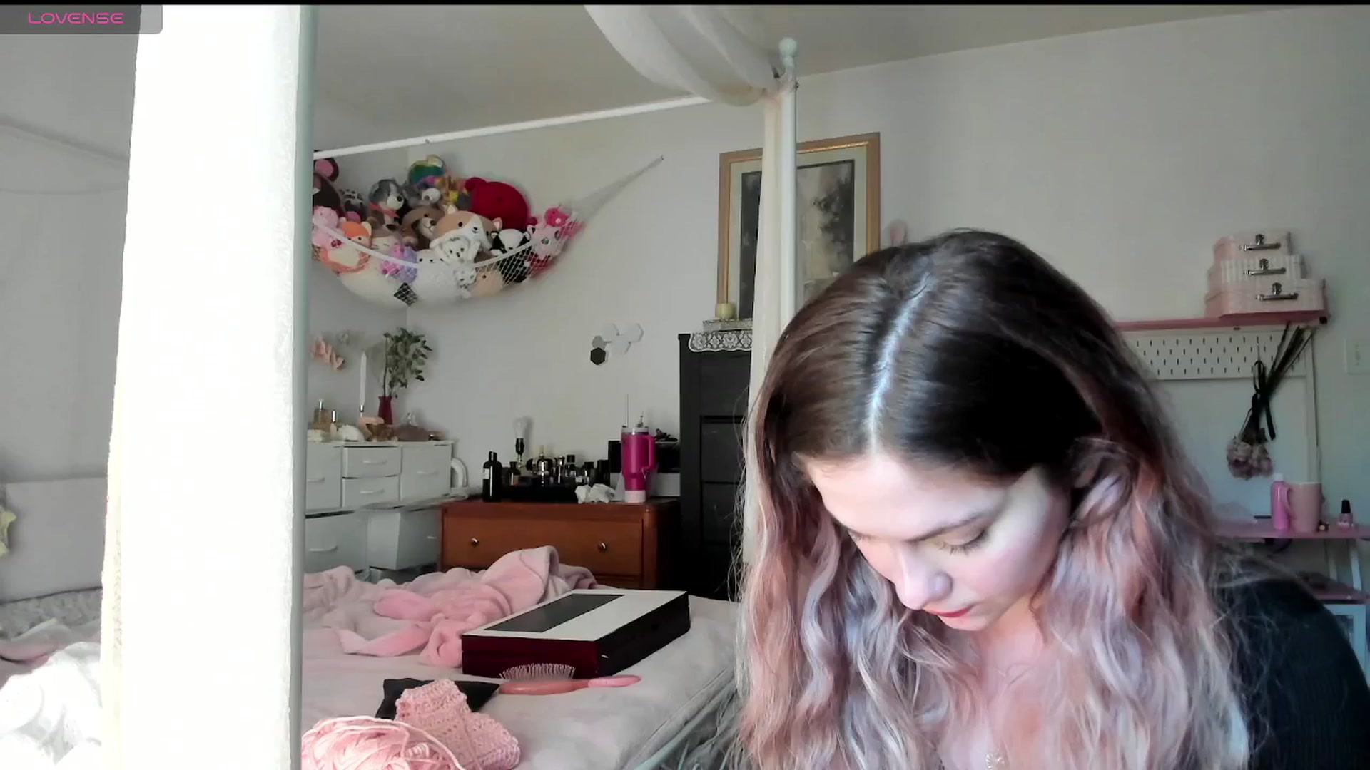 Gallery image thumbnail from lolypopbubble's myfreecams stream on, 05/19/2025, 20:05 image 5 of 20
