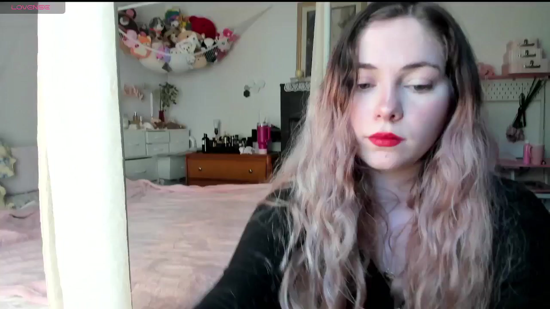 Gallery image thumbnail from lolypopbubble's myfreecams stream on, 05/19/2025, 20:30 image 15 of 20