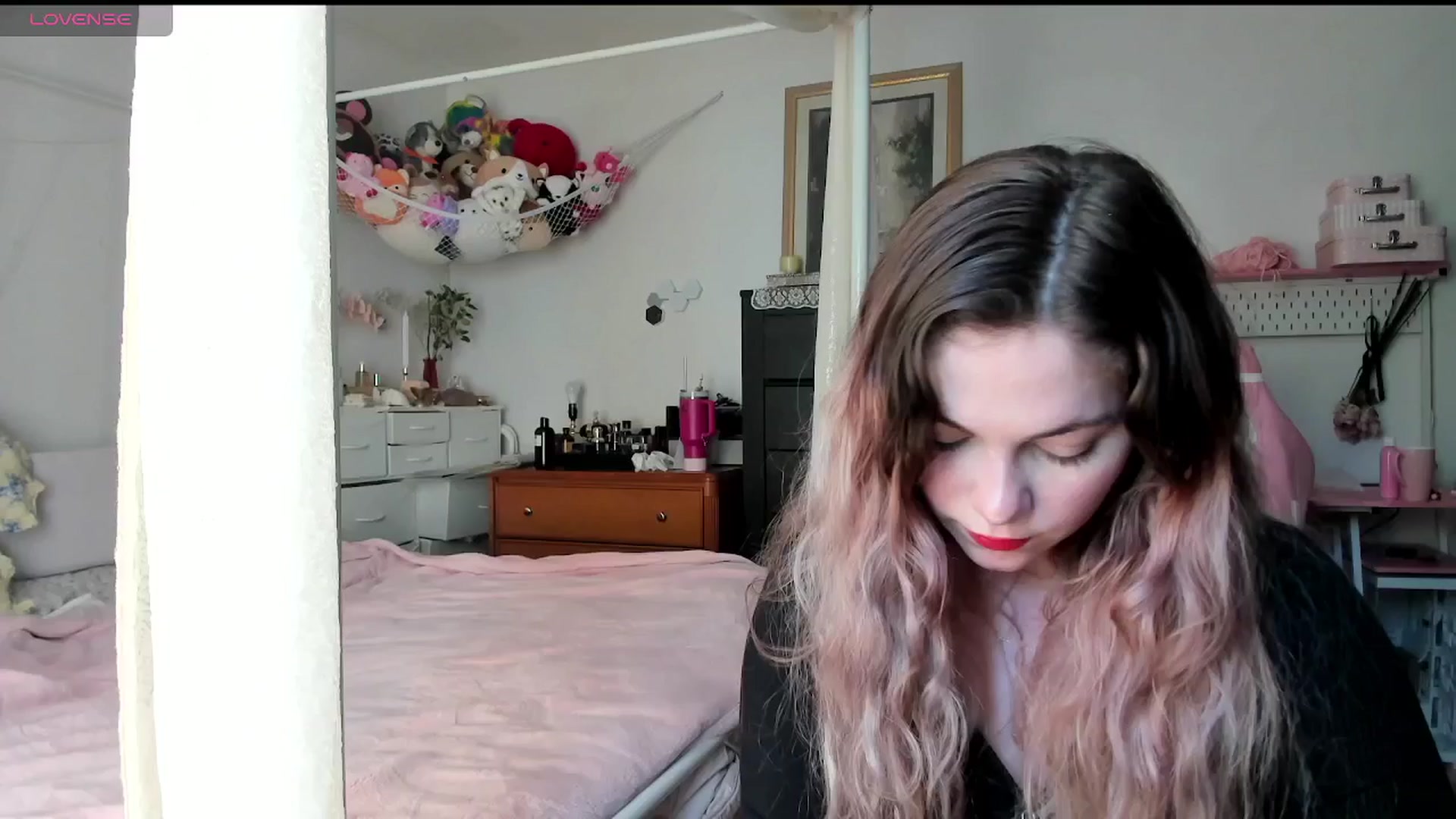 Gallery image thumbnail from lolypopbubble's myfreecams stream on, 05/19/2025, 20:30 image 20 of 20