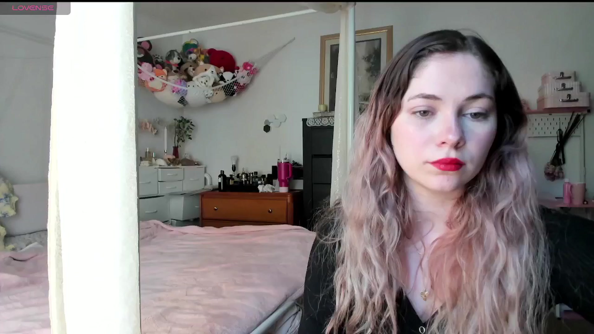 Gallery image thumbnail from lolypopbubble's myfreecams stream on, 05/19/2025, 20:30 image 16 of 20