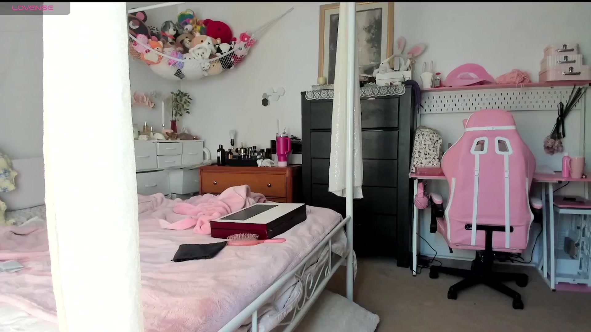 Gallery image thumbnail from lolypopbubble's myfreecams stream on, 05/19/2025, 20:30 image 7 of 20