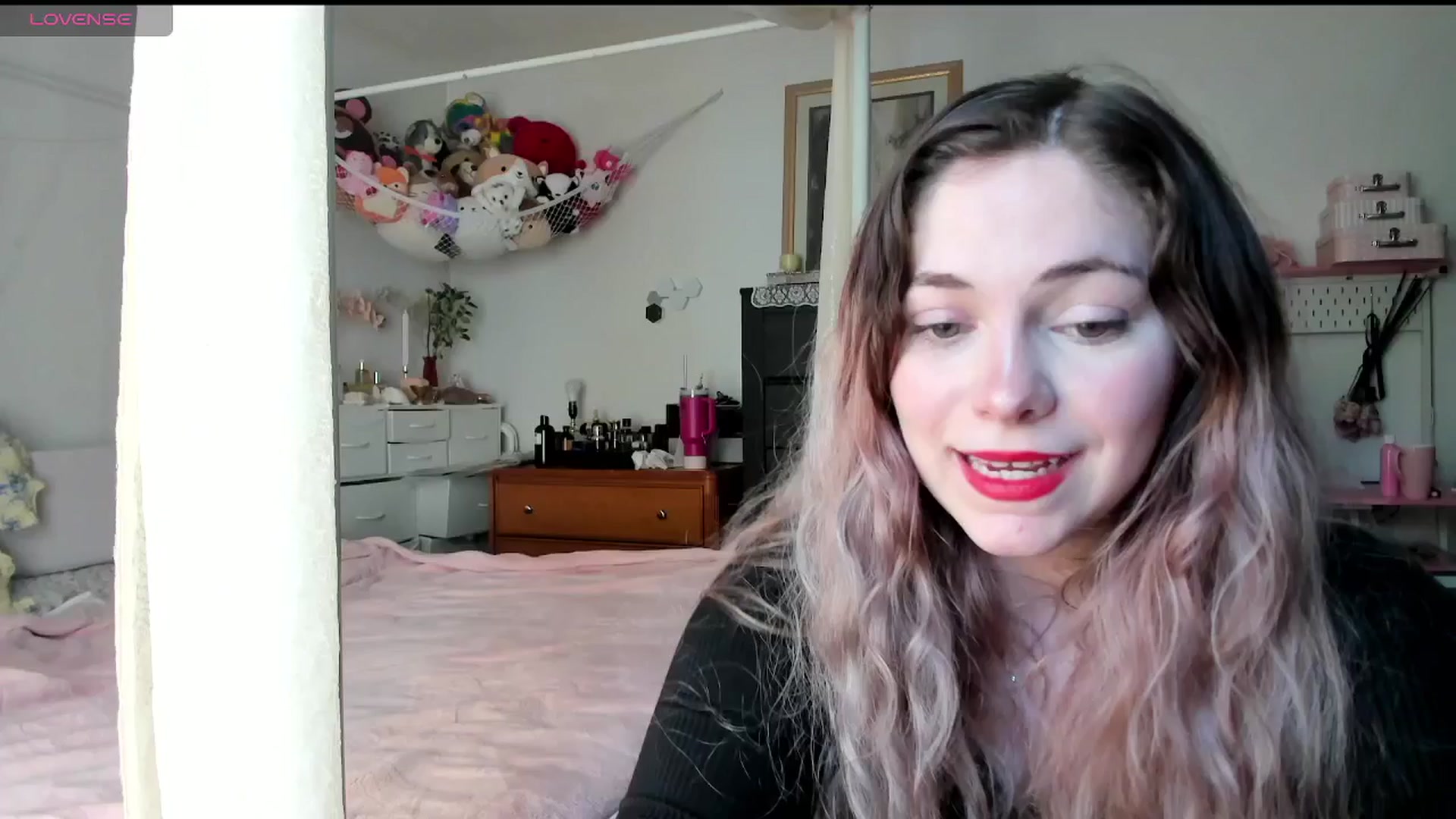 Gallery image thumbnail from lolypopbubble's myfreecams stream on, 05/19/2025, 20:30 image 18 of 20